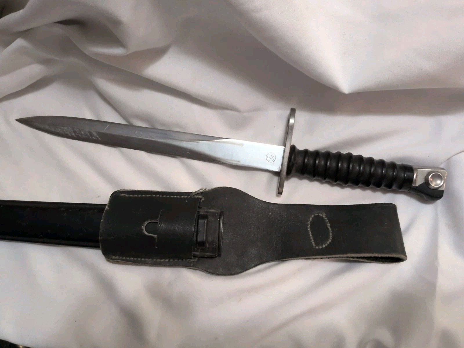SWISS MODEL 1957 BAYONET WITH SCABBARD AND LEATHER FROG 1965 \