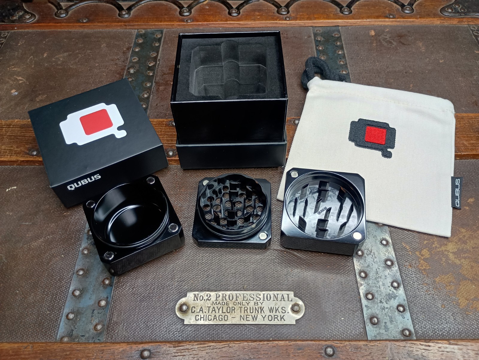 Qubus Obsidian Black CNC machined Magnet lock Airtight Seal Premium Herb Grinder