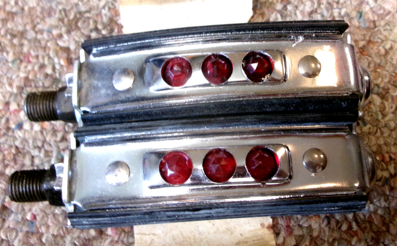 NOS 1950's VINTAGE WALD TRIPLE REFLECTOR BOW PEDALS PAIR ORIGINALS L@@K