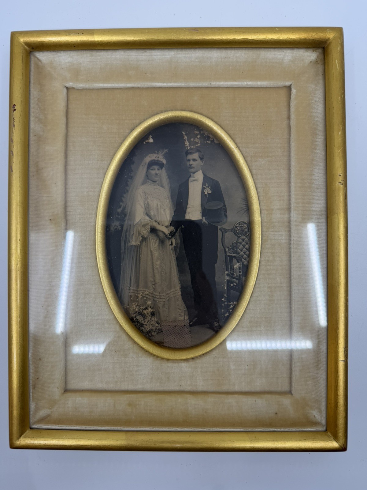 Vintage Gold Painted Wood Oval Wedding Portrait Frame Velvet Shadow Box