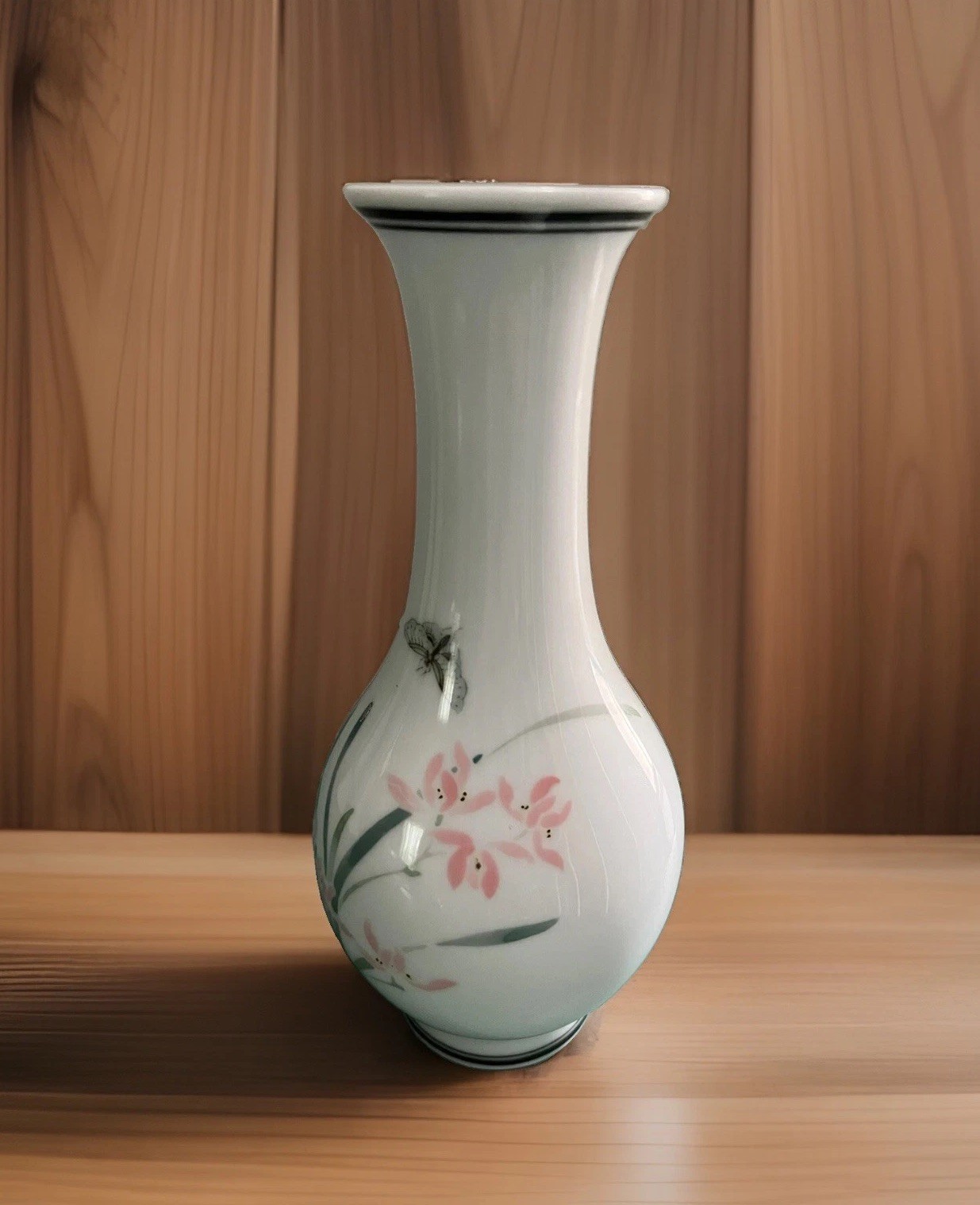 VTG Elegant Liling Kiln Fine Porcelain Bud Vase Hand Painted Butterfly Rare