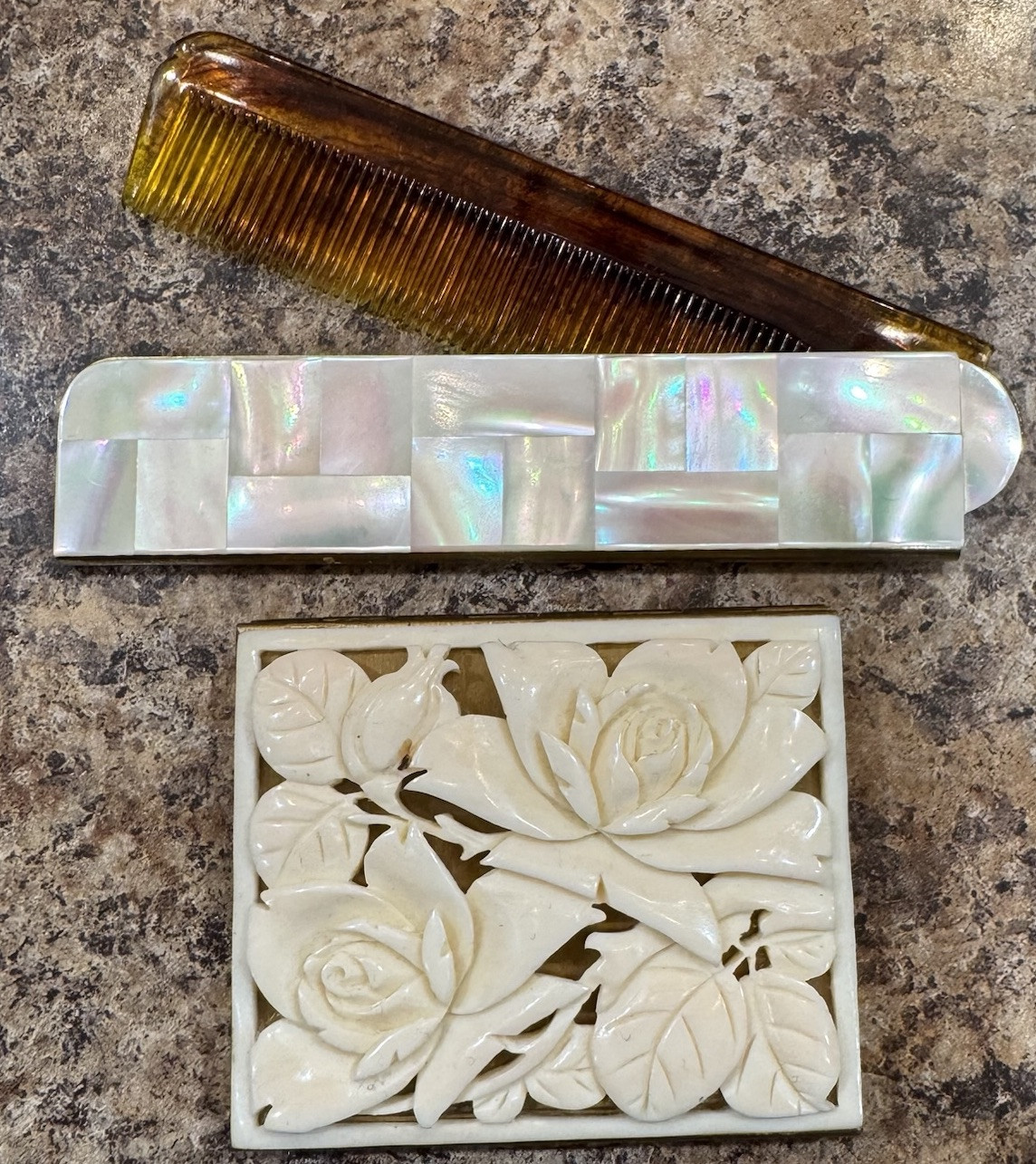 1950’s Set COMPACT-Schildkraut HAND CARVED FLORAL Compact & Comb Set-2