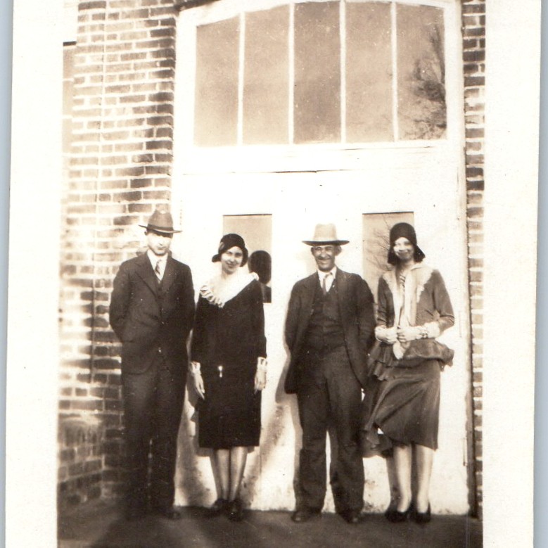 1930 Perry, OK Snapshot Photo Cole Rainey Abel Hedgcock Cloche Hat Fashion Mini