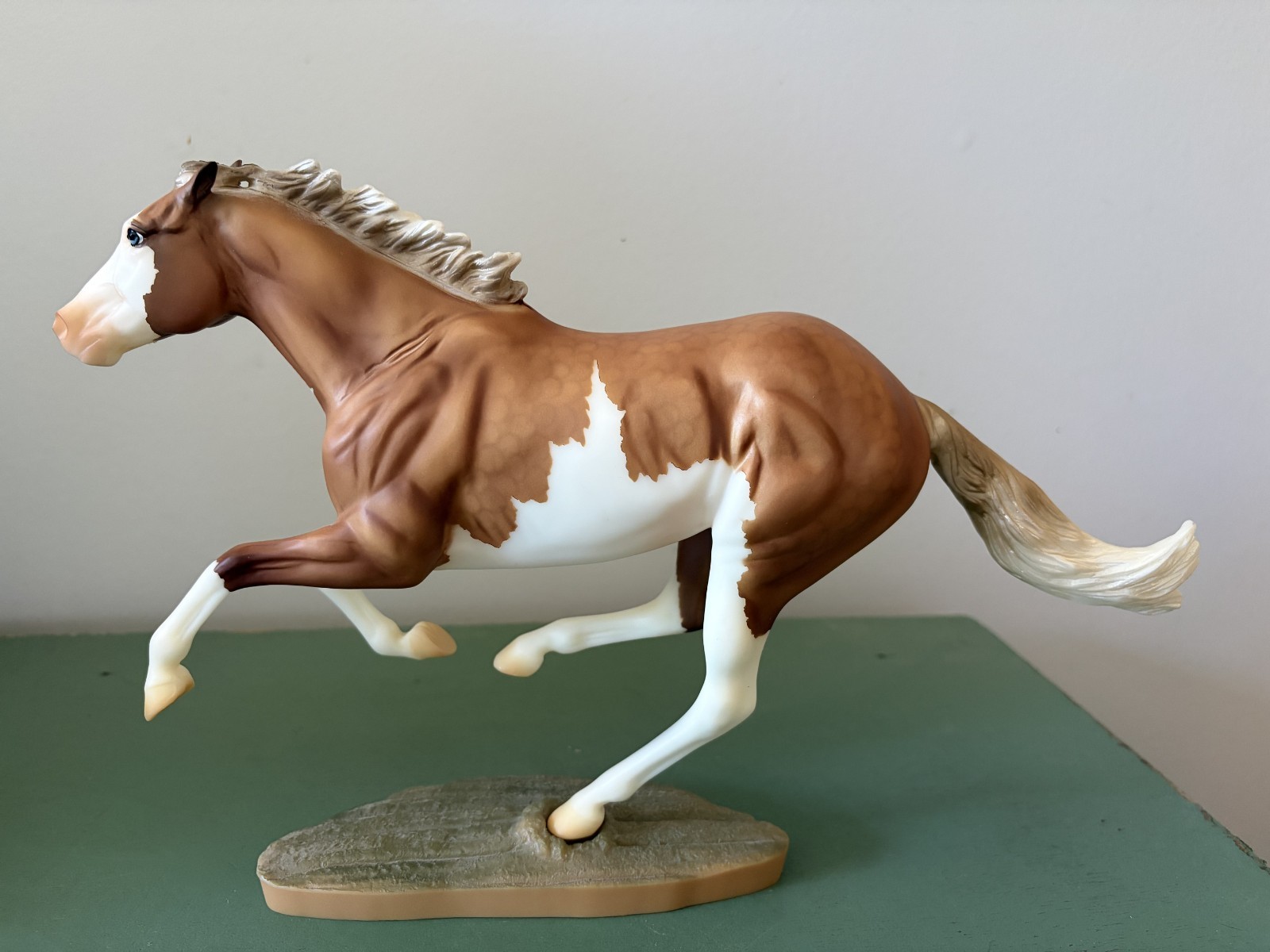 Breyer Horse Traditional Breyerfest 2018 Surprise Matte Palomino Pinto #711285