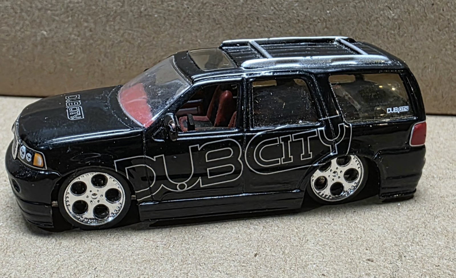 Jada 1/64 Scale - Lincoln Navigator - Black- Giovanna Wheels Dub City I8