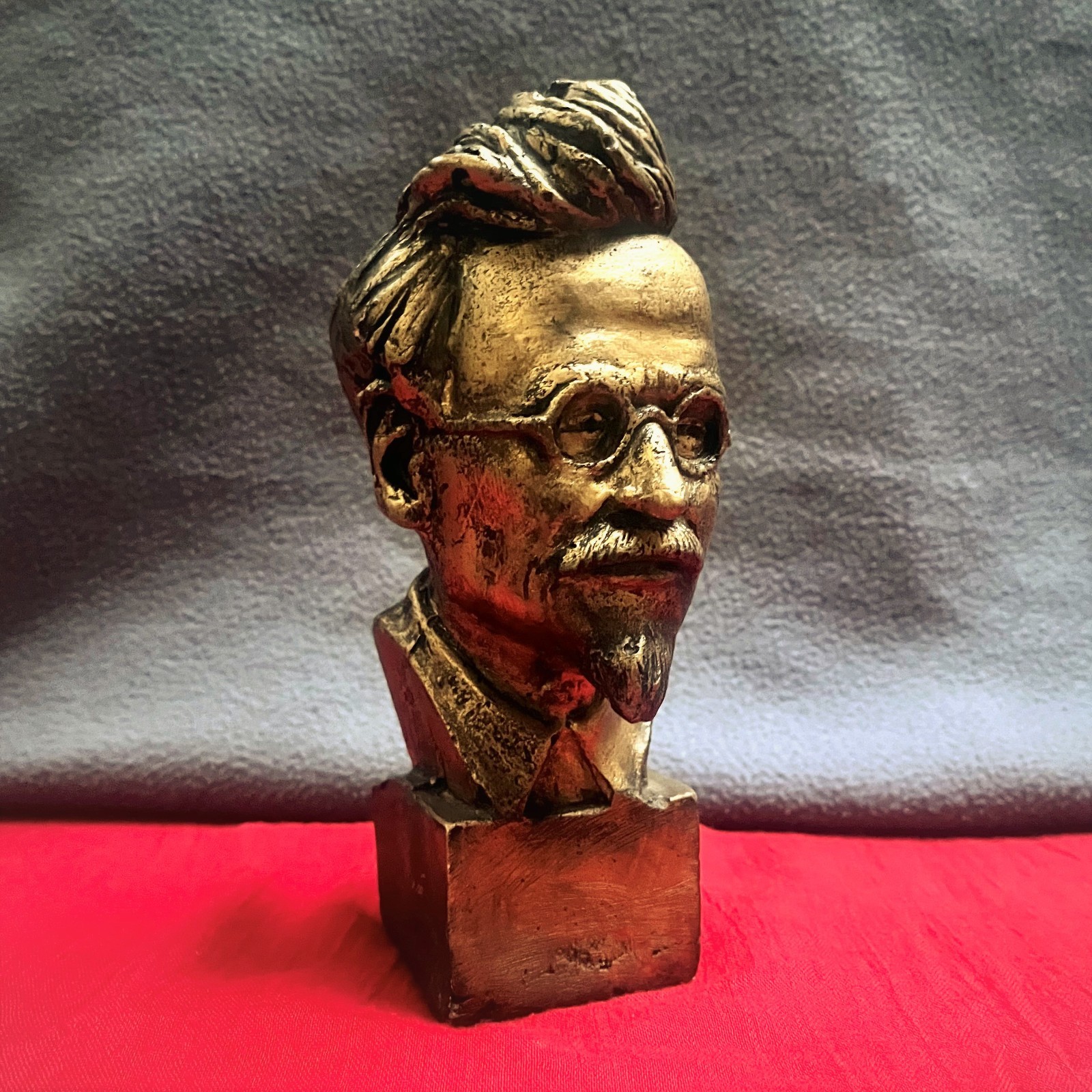 TROTSKI BUST 7\