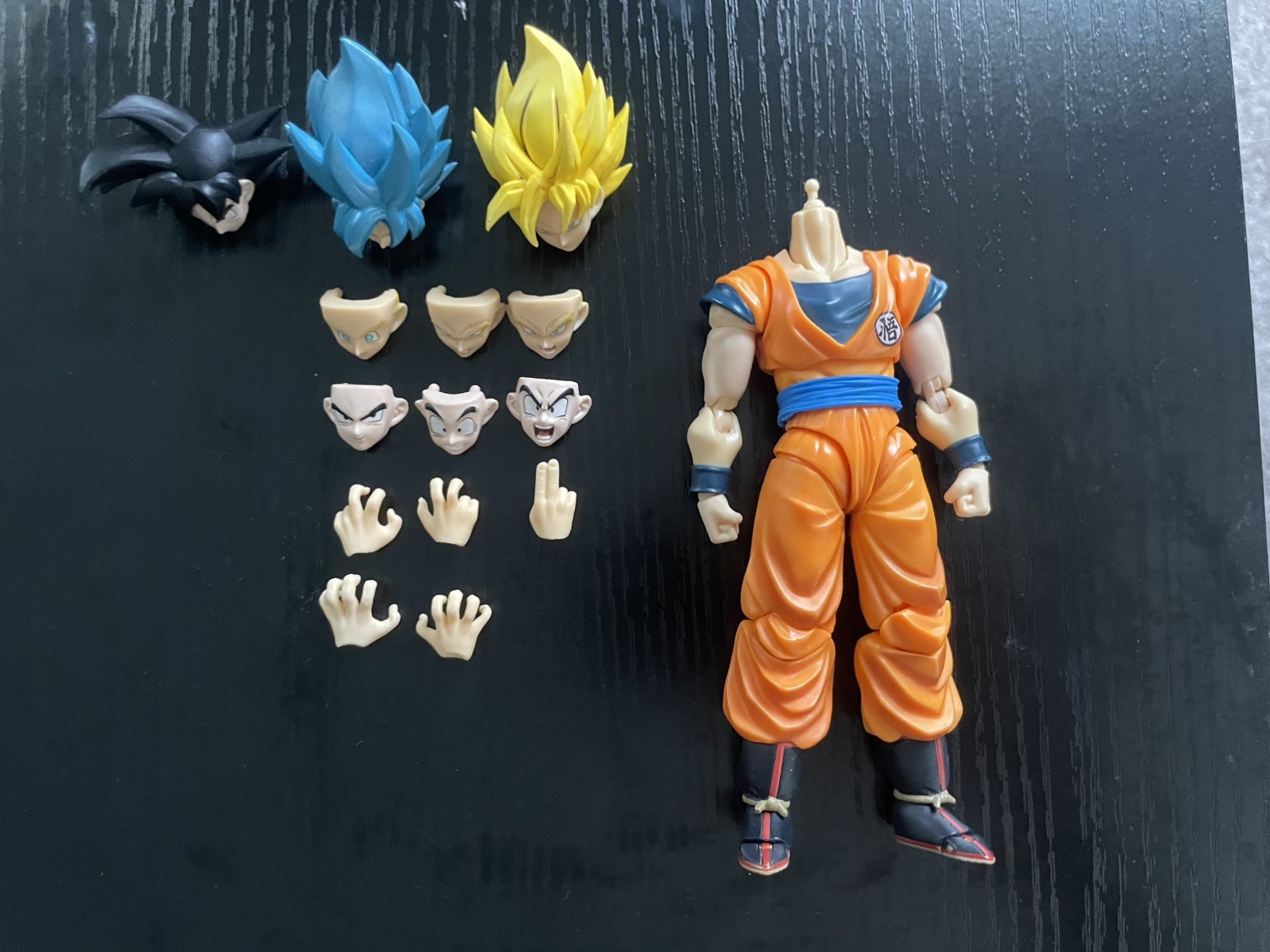 S.H.Figuarts Broly Movie SSGSS Super Saiyan Son Goku Figure