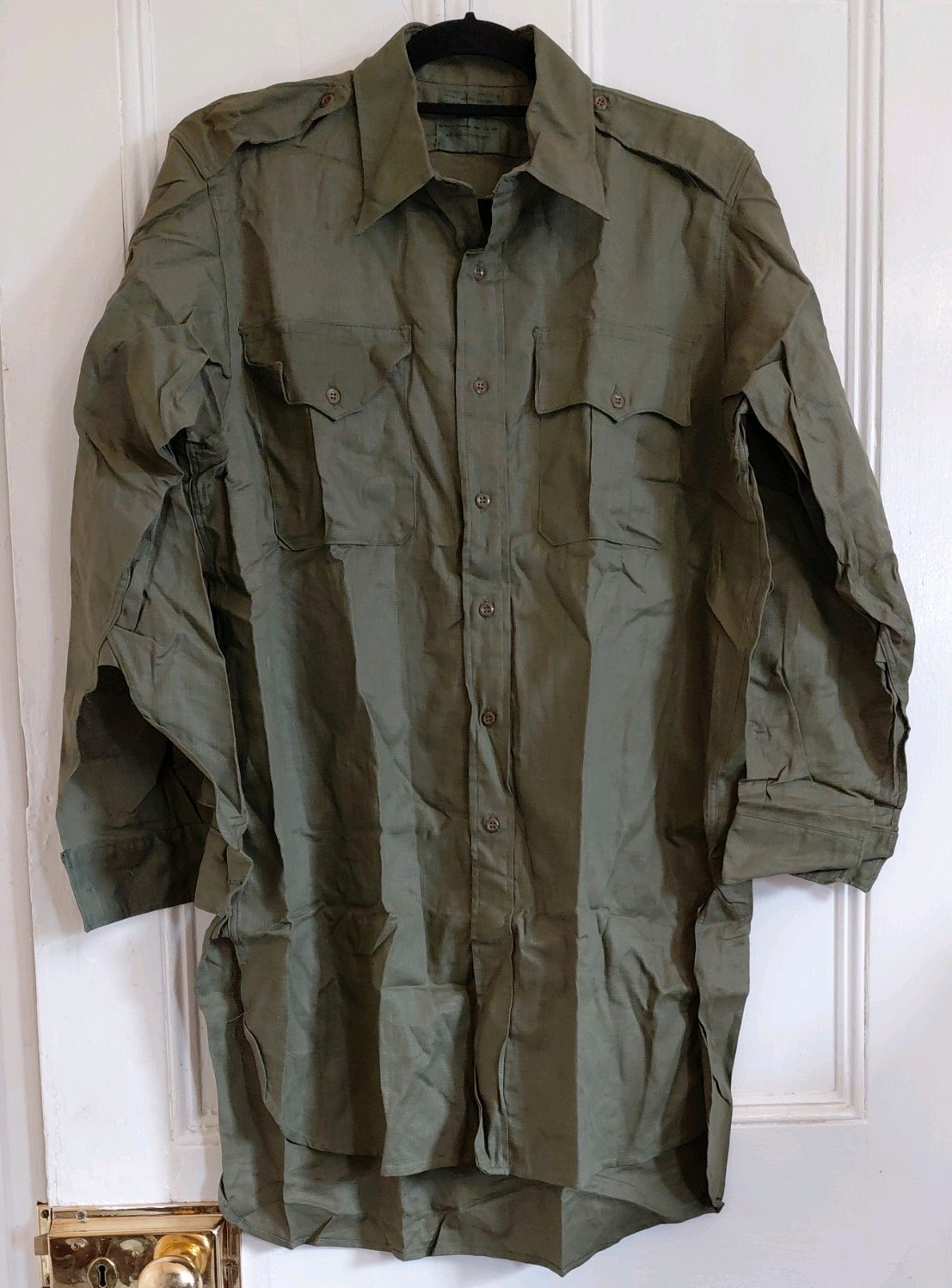Genuine Unworn Vintage British Army Aertex Olive Green Field Shirt, Large 44\
