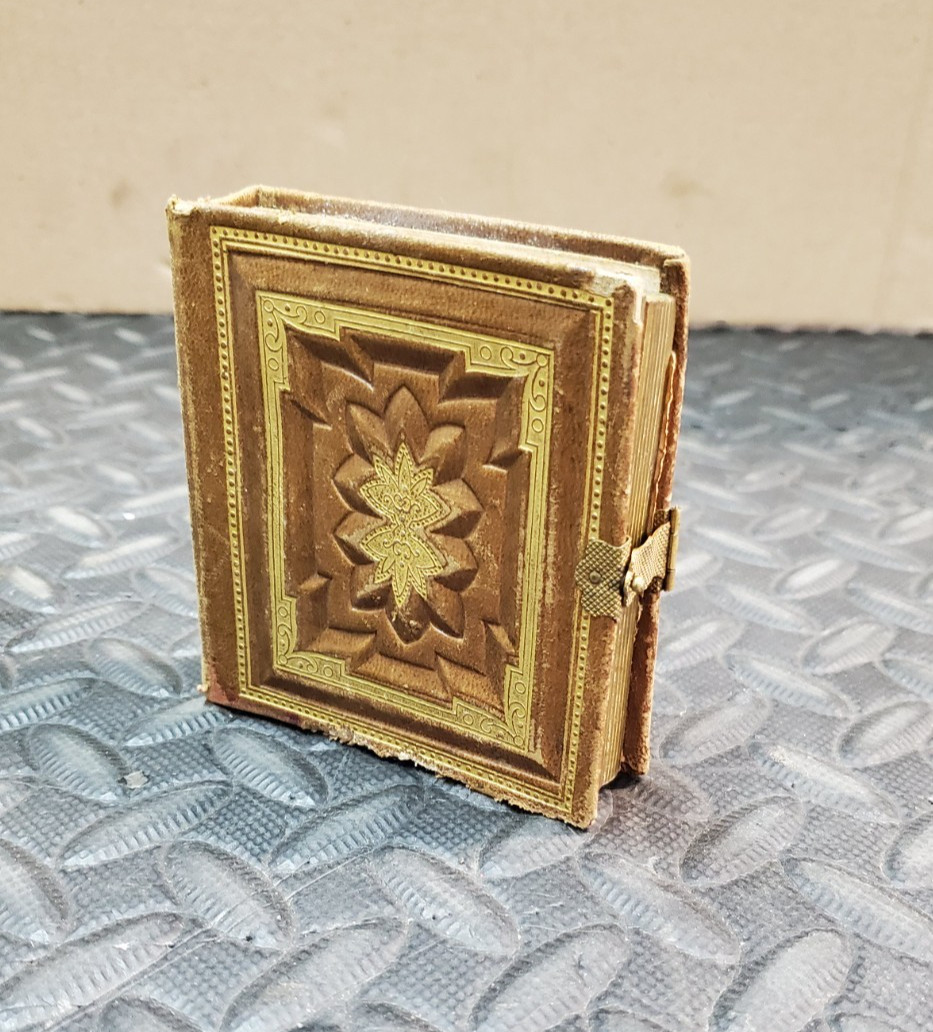 Antique Victorian Tooled Leather Gem Tintype Pocket Photo Album – Brass Clasp