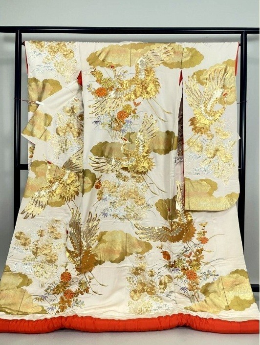 Japanese kimono,UCHIKAKE,Wedding Robe,Embroidered,Birds,Clowds,Foil,L5\'10\