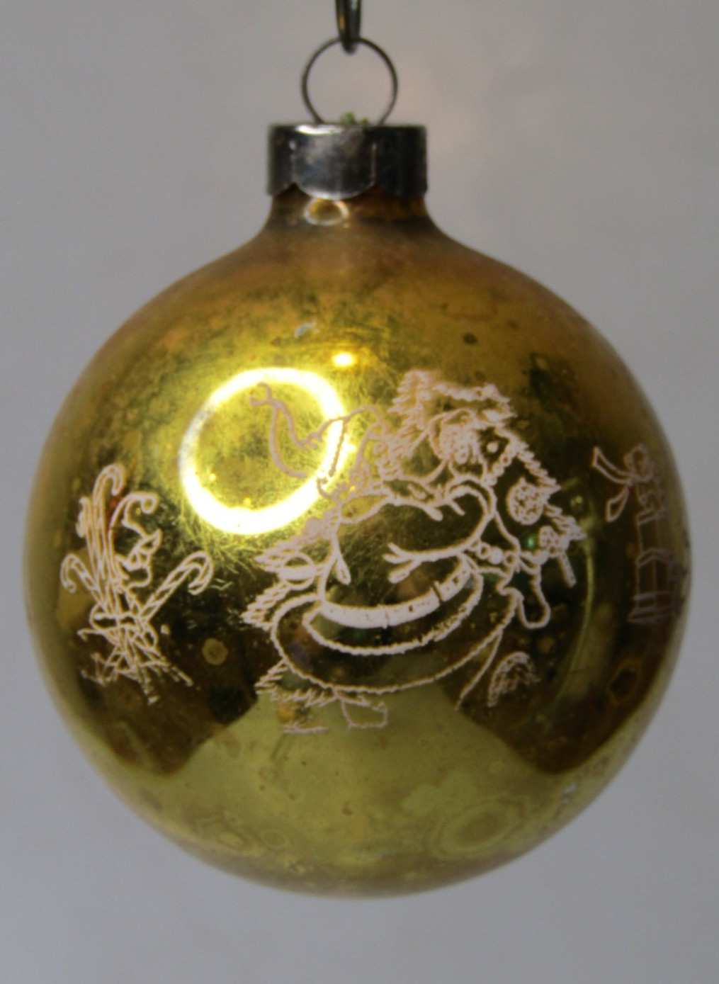 VTG WWII Glass Stencil Pictured SANTA HELPER w GIFT Ball Christmas Ornament GLD