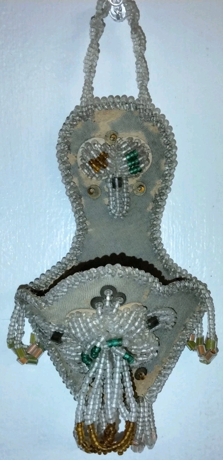 Antique Vtg IROQUOIS BEADED WALL POCKET   6x4