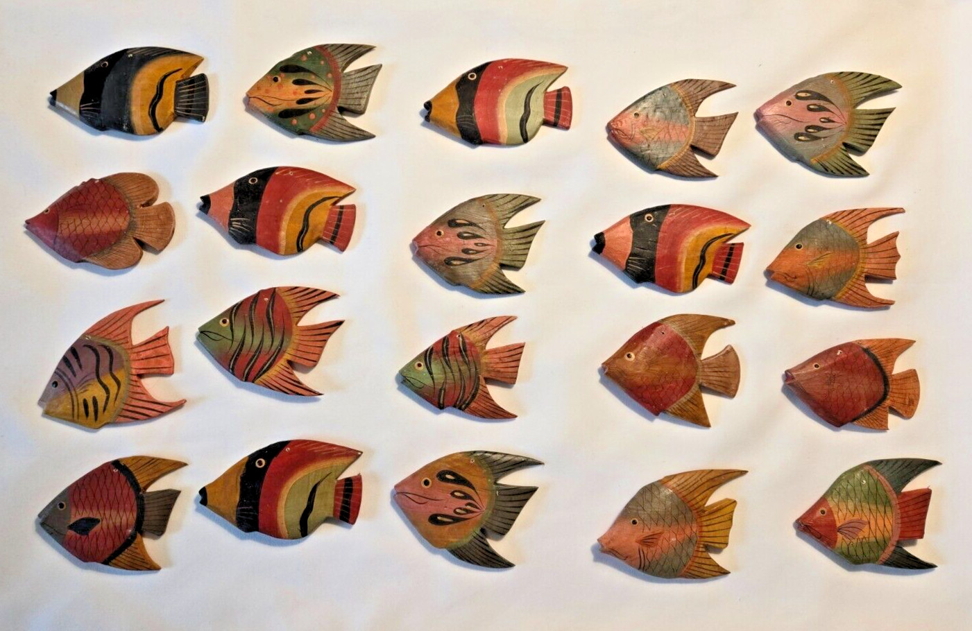Vintage Wooden Fish - Hand Painted and Hand Carved - 20 pcs - Great for Crafts