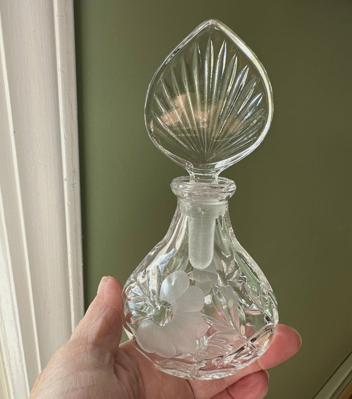 Vintage Clear Glass Perfume Bottle Frosted Floral Fan Stopper 5.5”