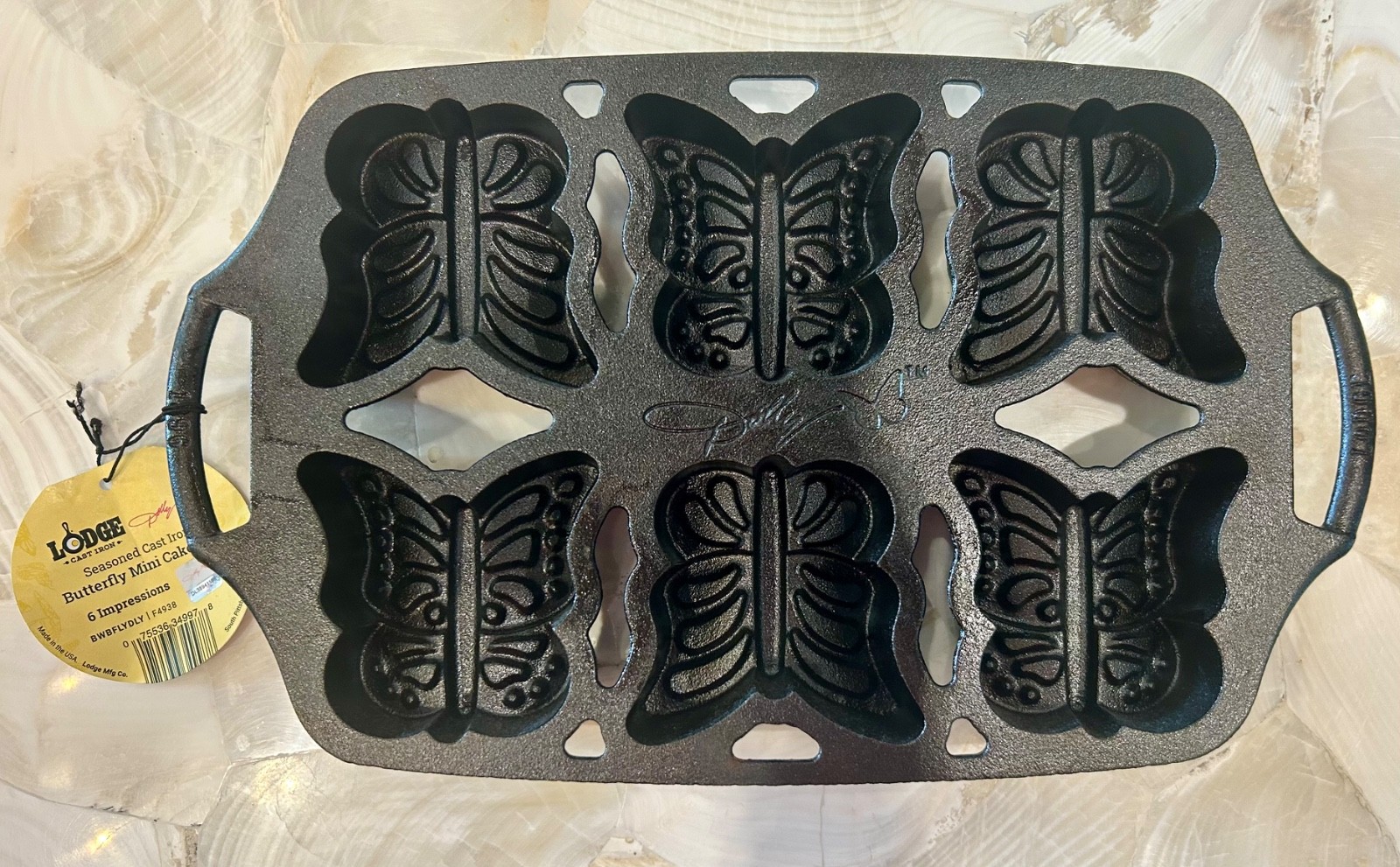 Lodge Seasoned Cast Iron Dolly Parton Butterfly Mini Cake Pan RARE