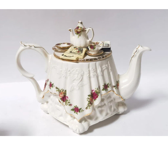 Royal Albert Old Country Roses Paul Cardew Artist\'s Palette Large Teapot Mint