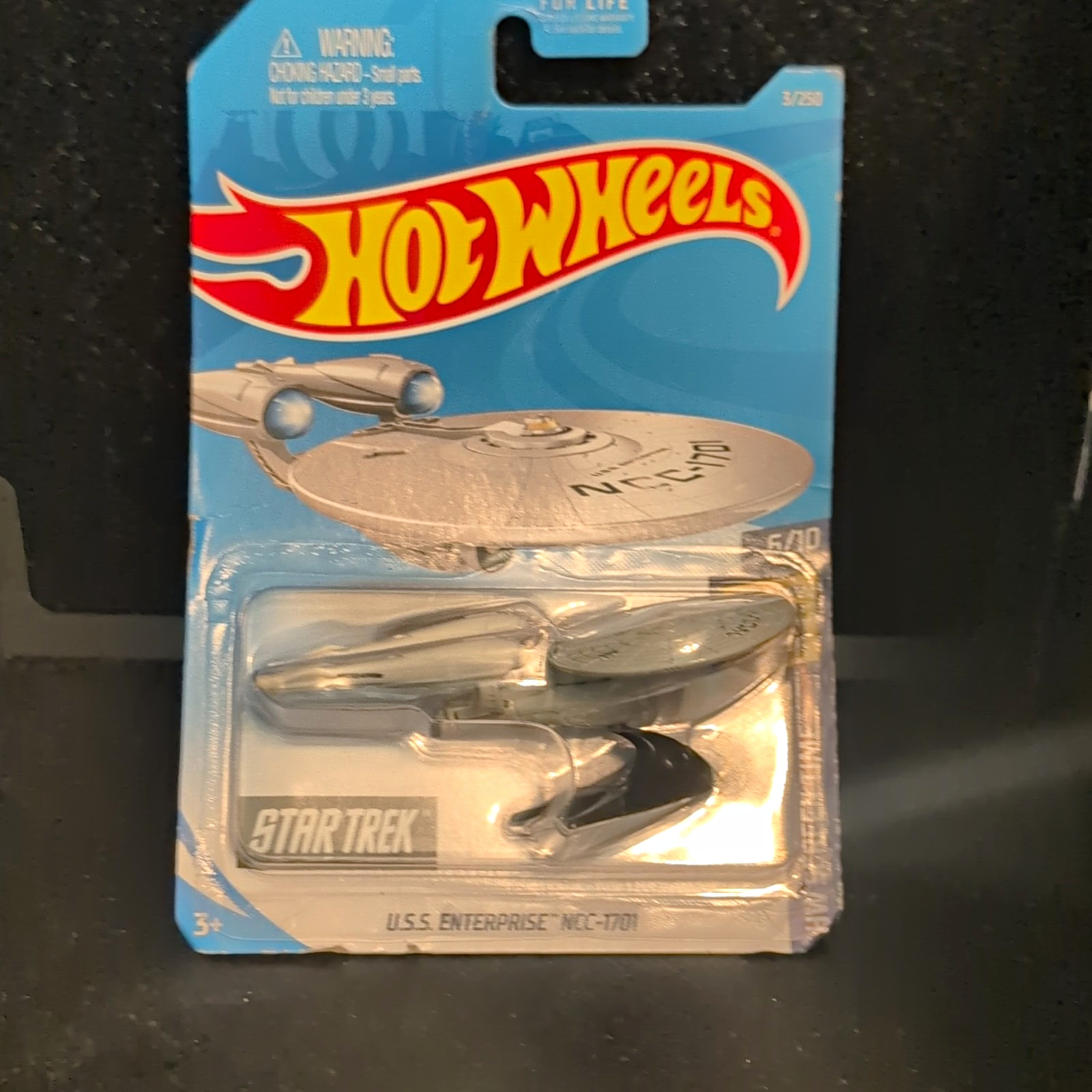 Hot Wheels Star Trek U.S.S. Enterprise NCC-1701 Diecast Space Ship Vehicle