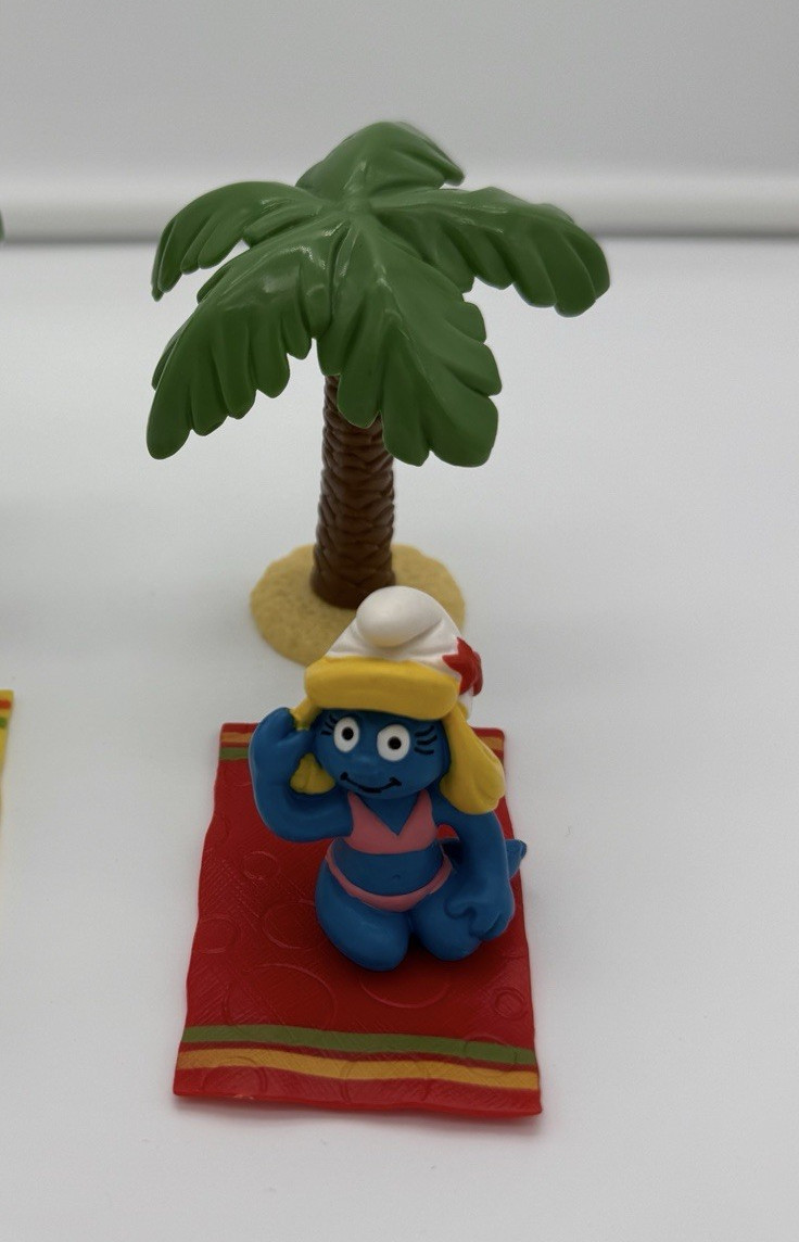 Holiday Beach Super Smurfette Sun bathing 40262 (includes 1 palm tree/Red Towel