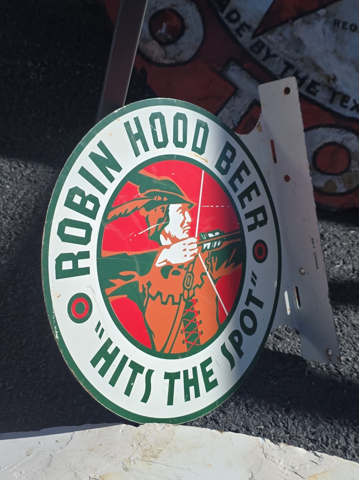 RARE 1930s ROBIN HOOD OMAHA NEBRASKA BEER PAINTED METAL 2-SIDED FLANGE SIGN