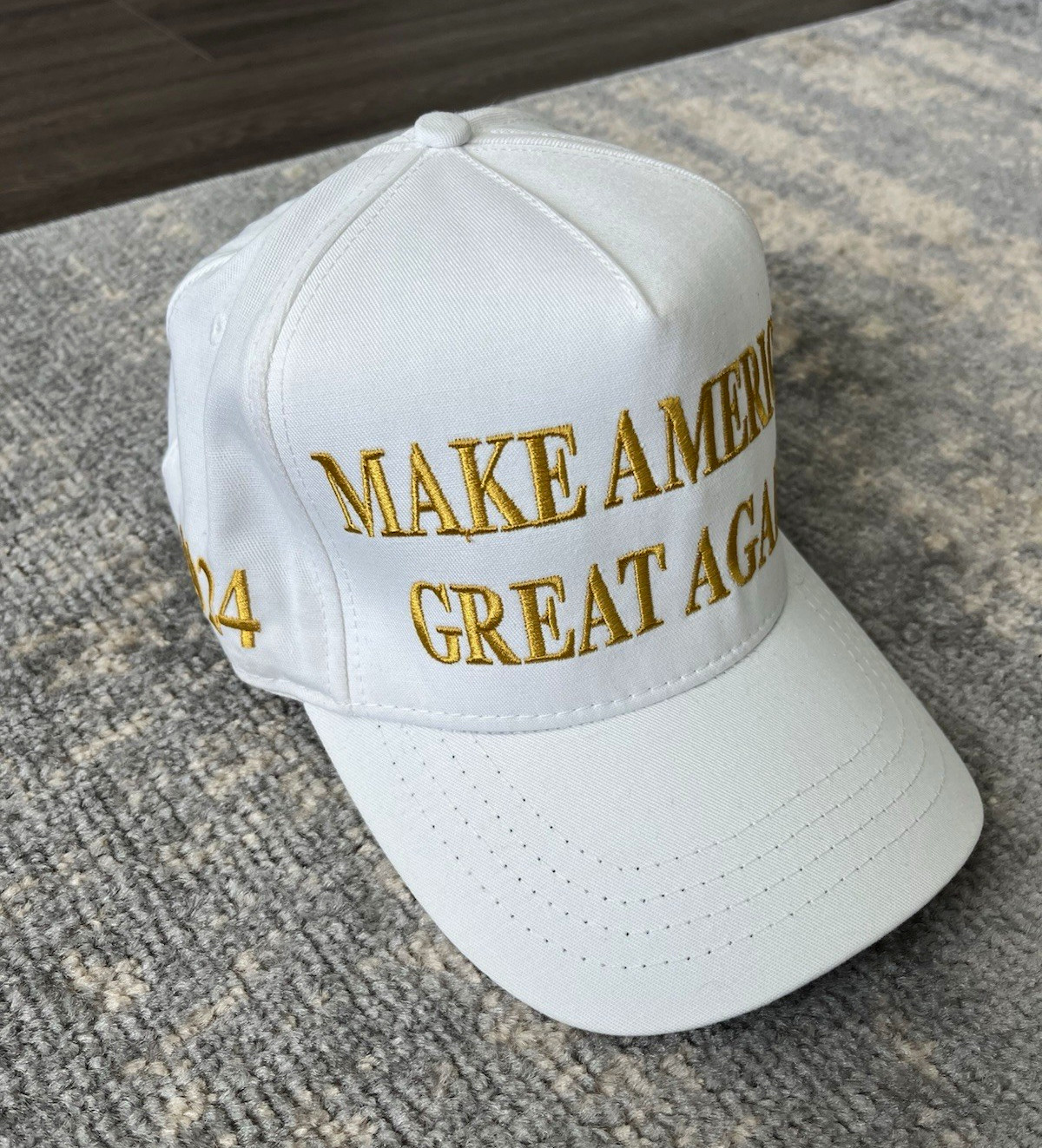 ULTRA RARE Make America Great Again MAGA 2024 White and Gold Trump Campaign Hat