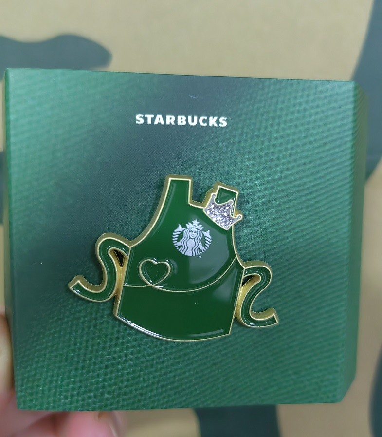 Starbucks Green Apron Crown & heart Enamel Pin Badge Collectible Lapel Pin Gift