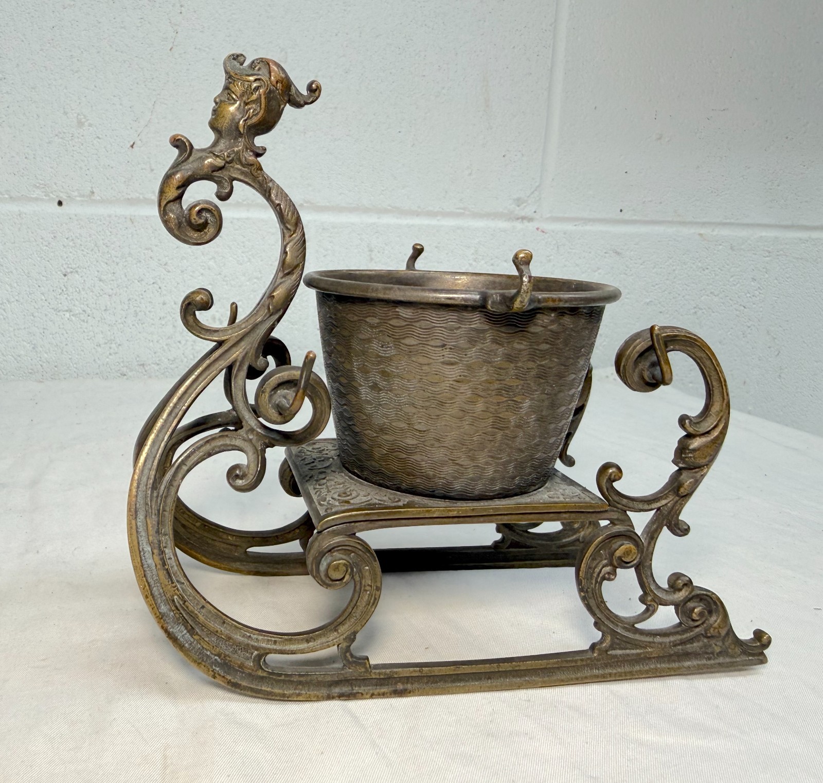 Antique 19th century bronze Victorian sleigh ring holder jewelry jar dish