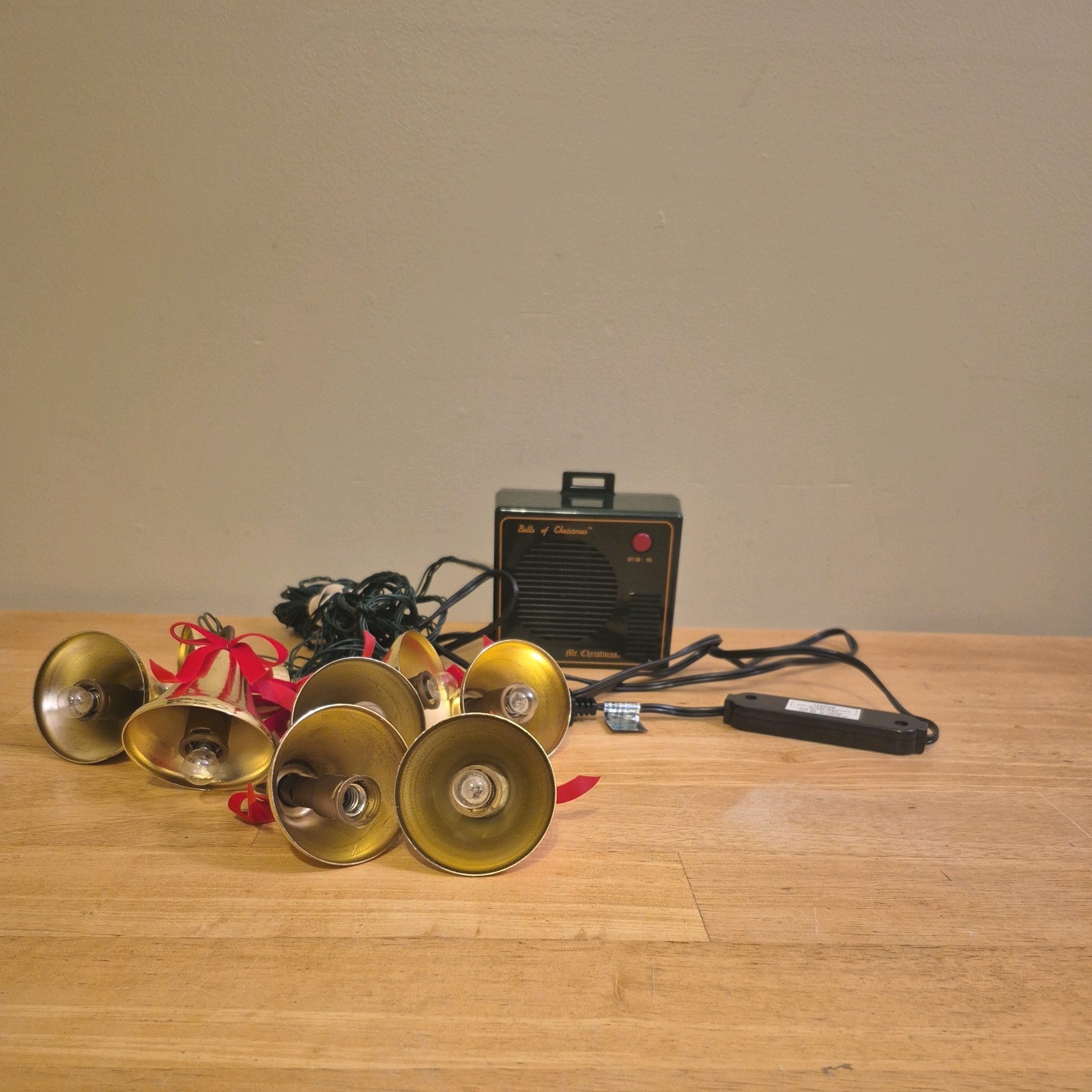 1992 Mr. Christmas 8 Lighted Bells Of Christmas Plays 21 Carols 4-Part Harmony