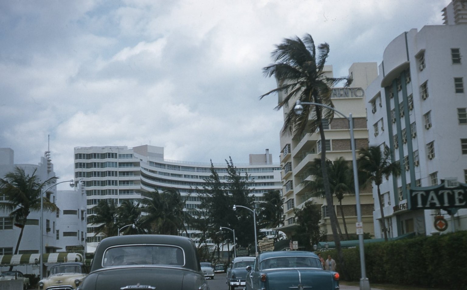 sl46 Slide 1950's Miami Beach Florida Art Deco Hotels Cars 986a