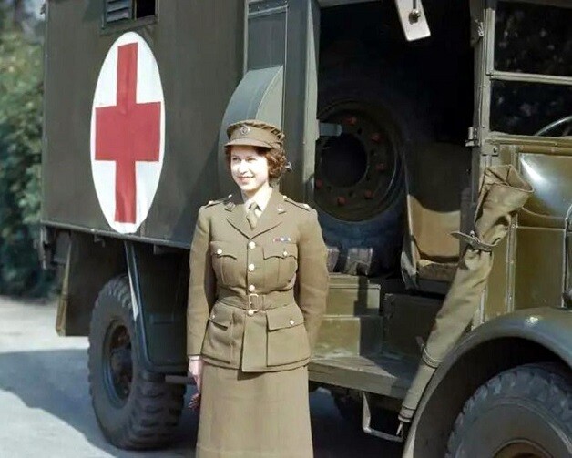 Princess Elizabeth as British Army Driver 1945, Queen II, 8x10 WWII Photo 700a