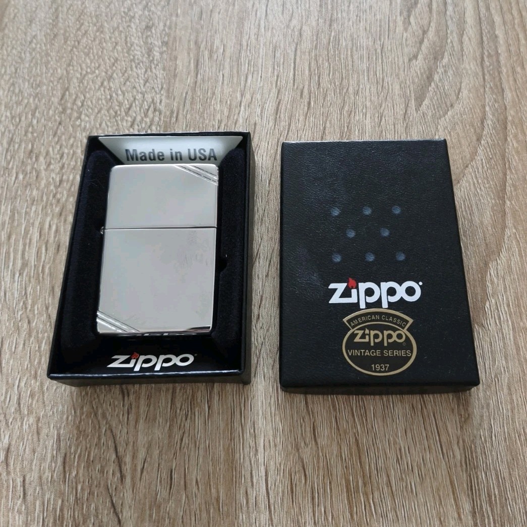 Zippo Vintage Series 1937 Replica Slashes New 2011