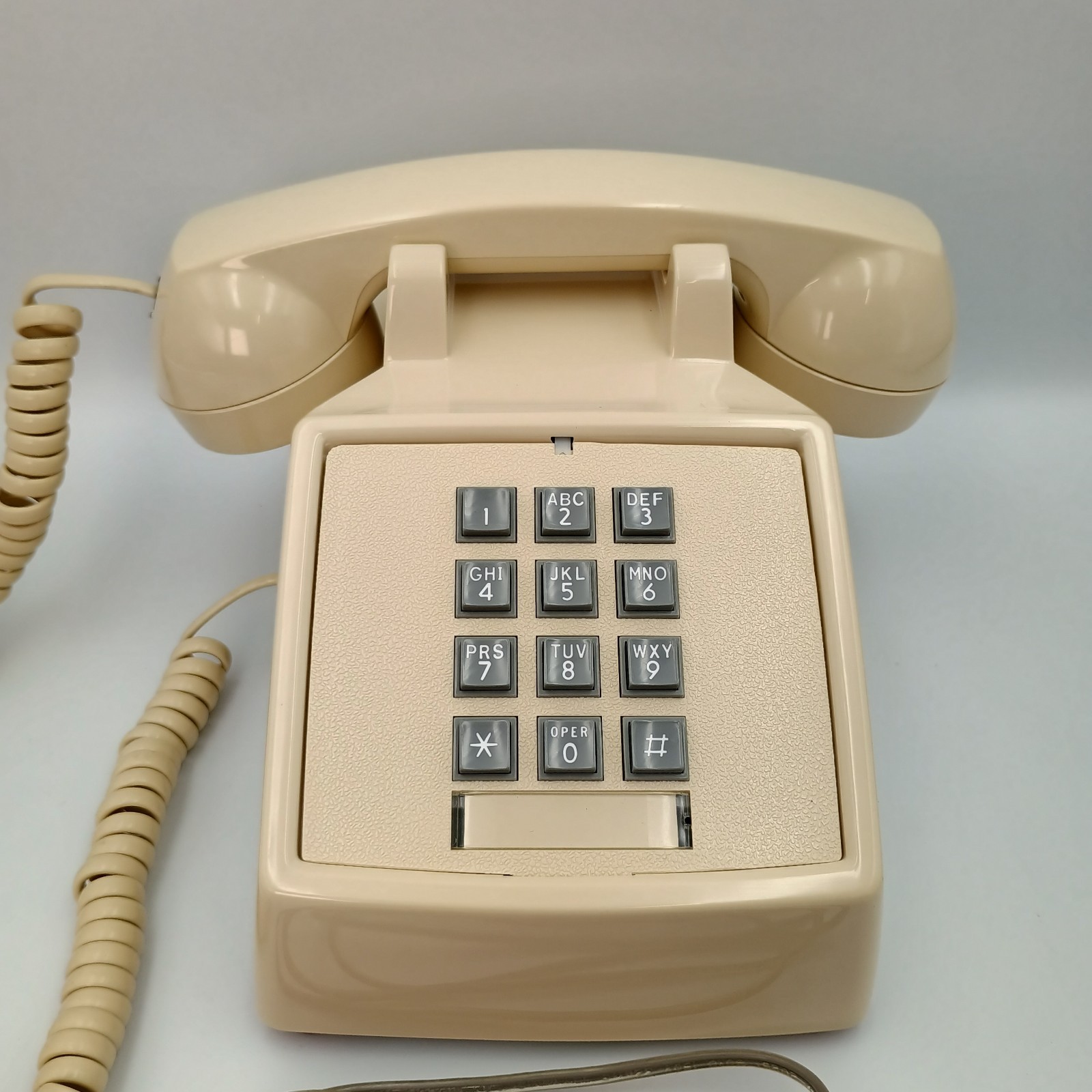 Vintage GTE Touch-Tone Push-Button Beige Desk Phone Retro Landline Corded Phone