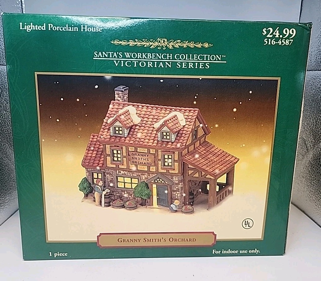 Santa's Workbench Collection Granny Smith’s Orchard Lighted House 516-4587 NOB