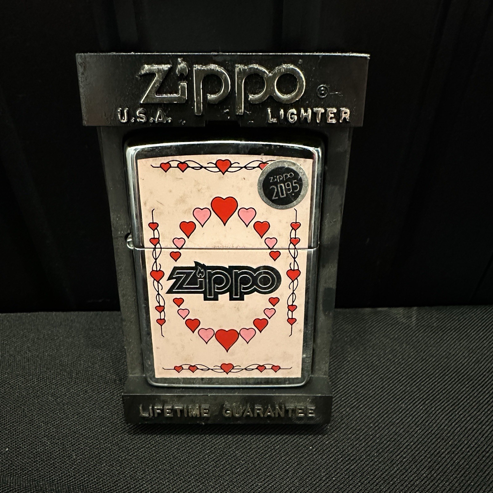 BE MY VALENTINE HEARTS ZIPPO LIGHTER MINT IN BOX 1994 Pink & Red