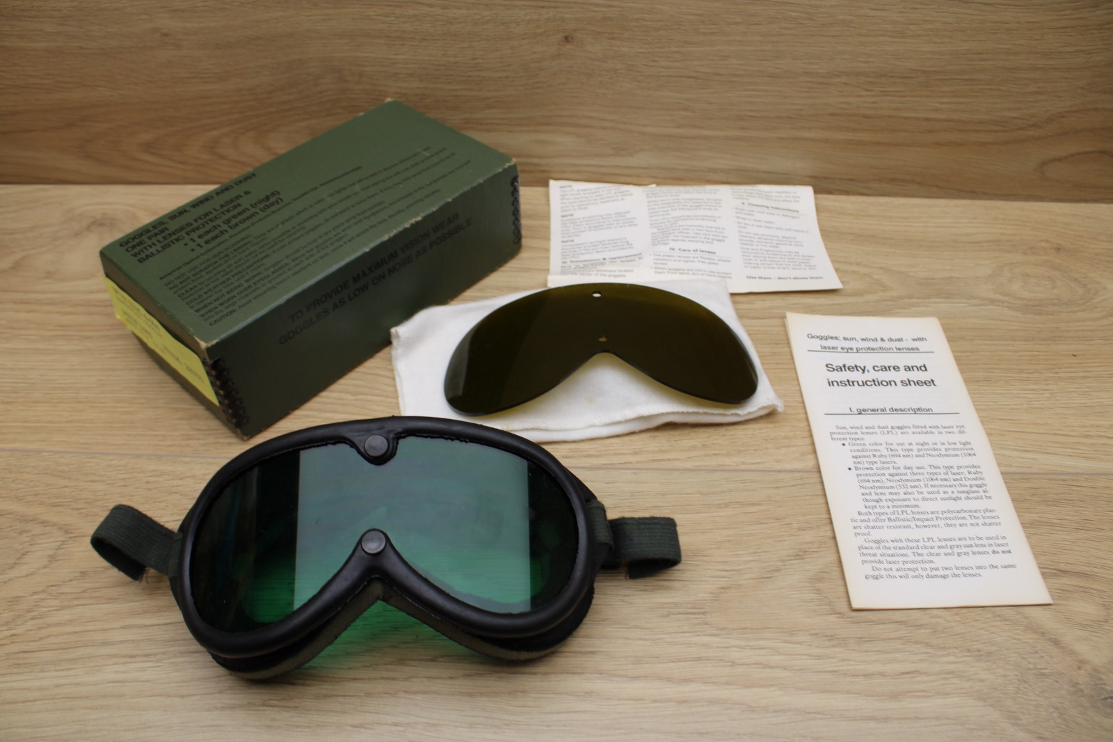 Vintage 1974 US Military Sun Wind Dust Goggles Box Spare Lens Instructions
