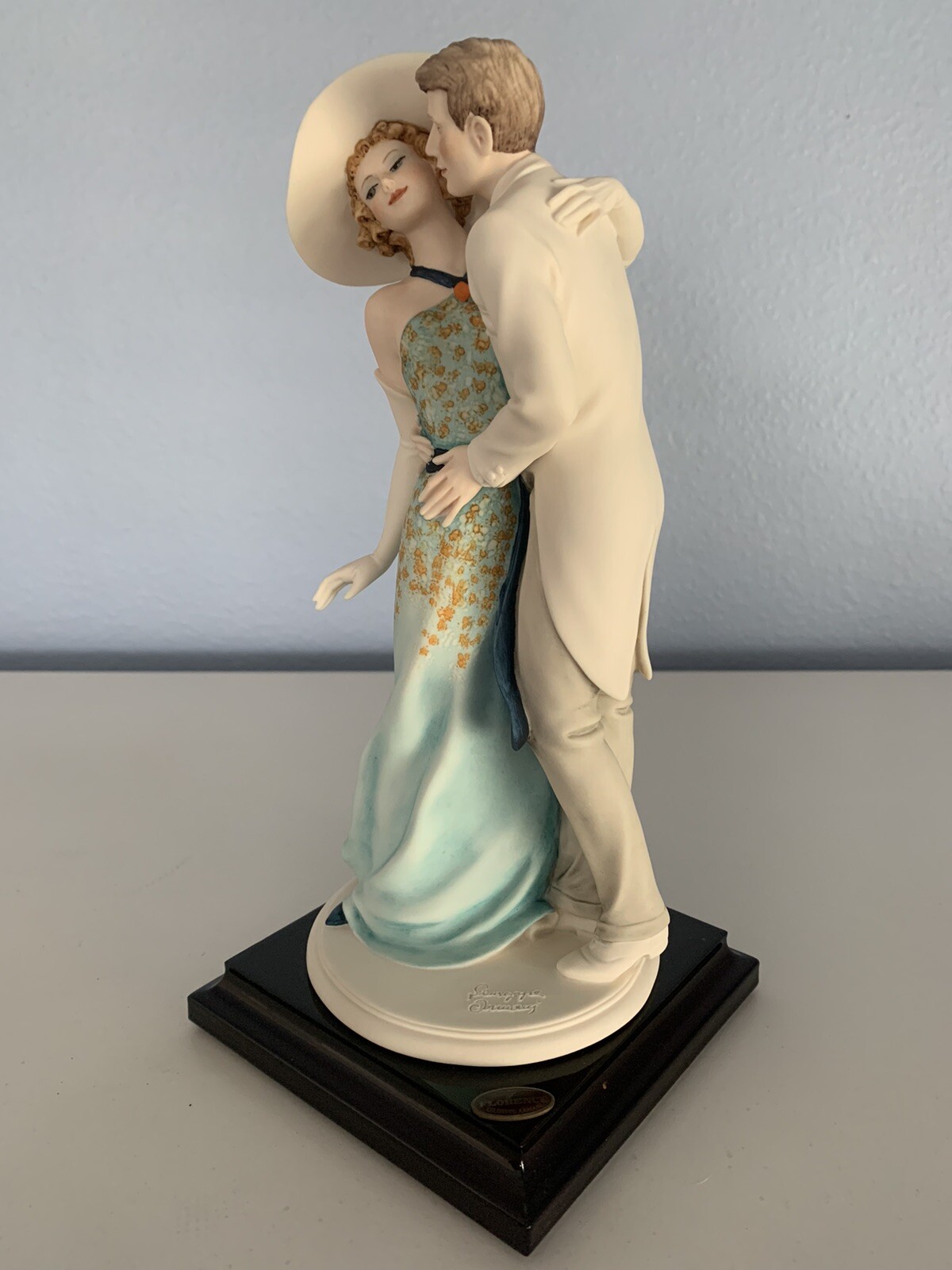 GIUSEPPE ARMANI FIGURINE “STOLEN KISS”  1550C  10” TALL  In Original Packaging
