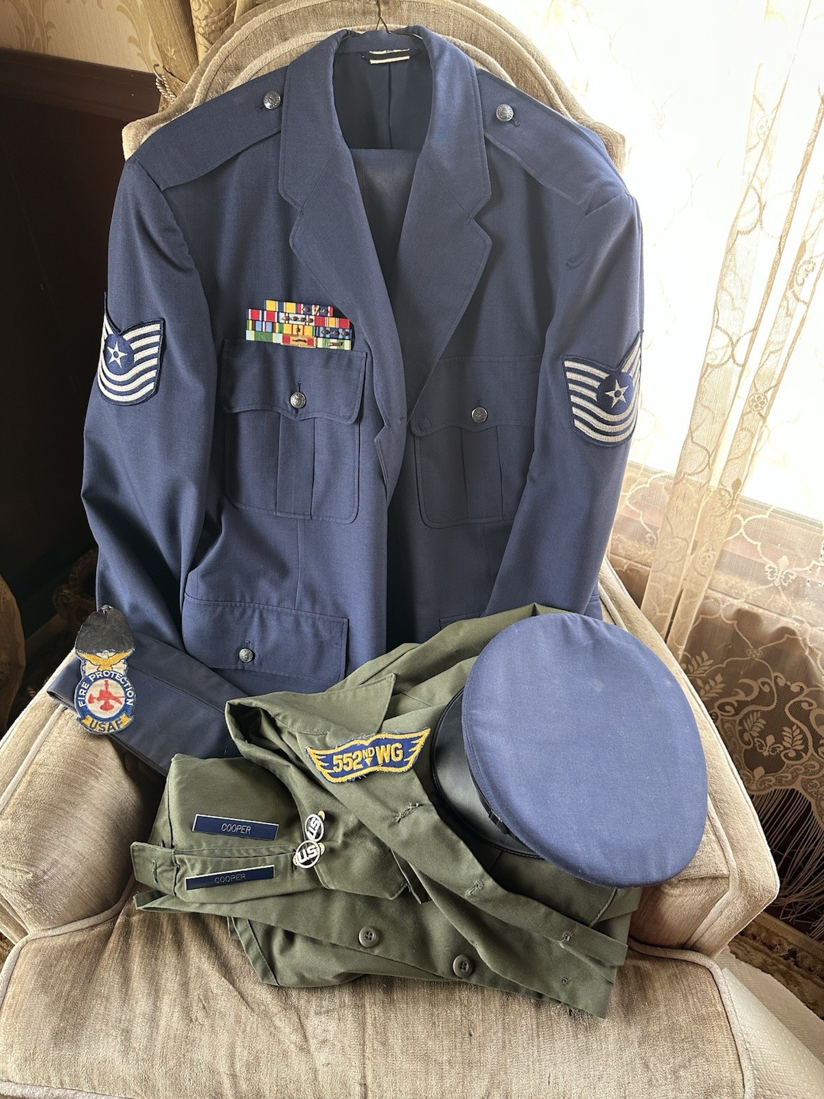 Vintage NAMED USAF MASTER SERGEANT E-7 COOPER UNIFORM GROUP DRESS UTILITY CAPS