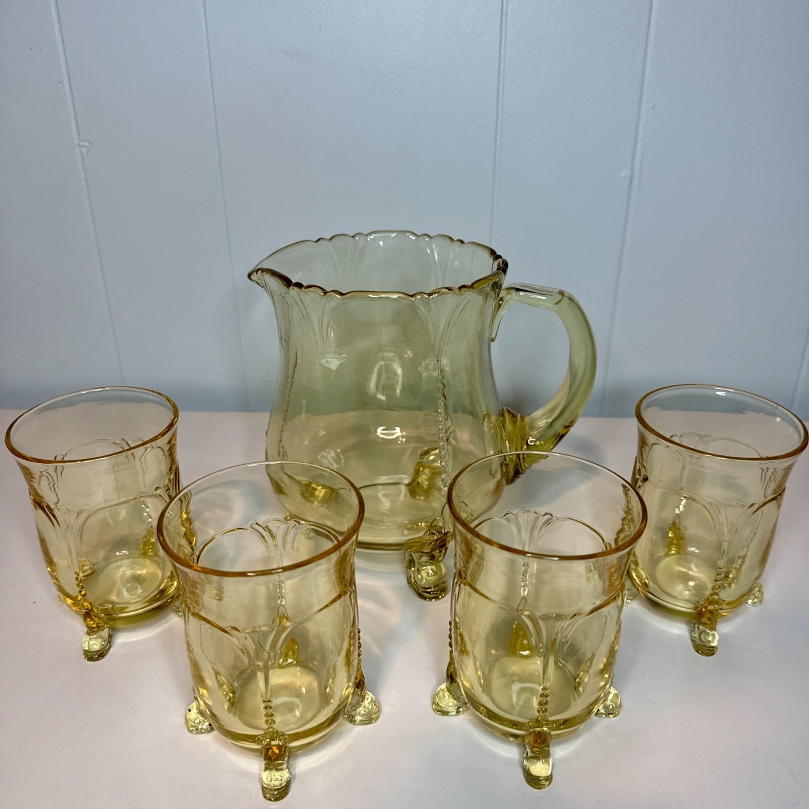 VINTAGE HEISEY EMPRESS SAHARA 3-TOED DOLPHIN JUG & 4 DOLPHIN FOOTED TUMBLERS