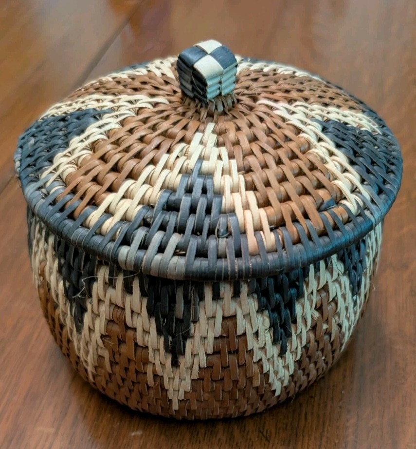 🧺 Handwoven African Ugandan Rwenzori Lidded Coiled Basket 6x6 Checkered Knob 🍌
