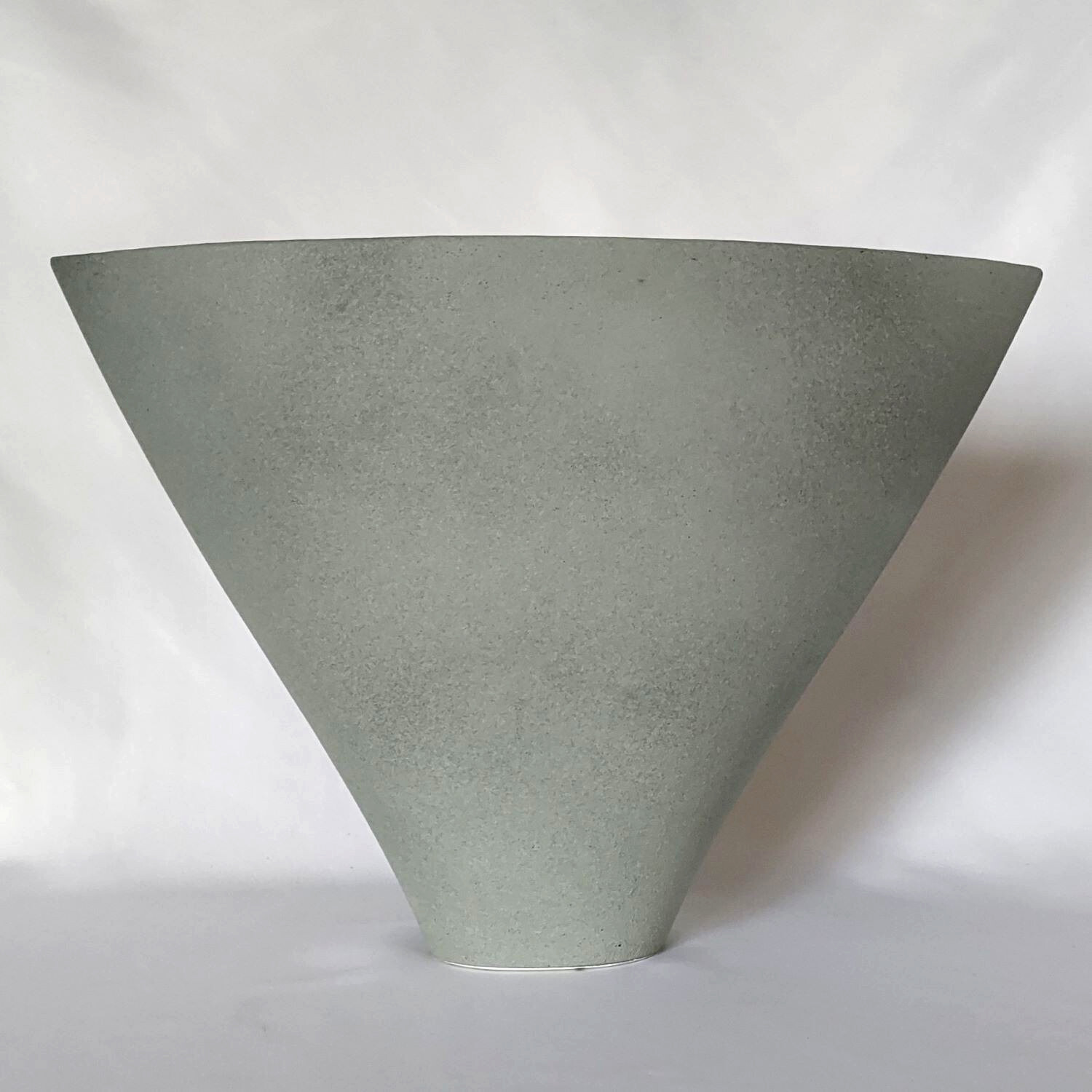 Japanese MCM Art Pottery Ikebana Vase Sculptural Fan Shape Gray H23.3cm 9.2\