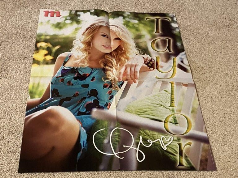 Taylor Lautner Taylor Swift teen magazine 4 page poster M purple shirty Twilight