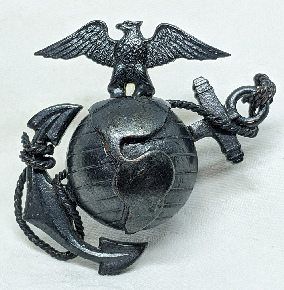Beautiful WWI-1920\'s USMC Officer Undress Hat Badge. \