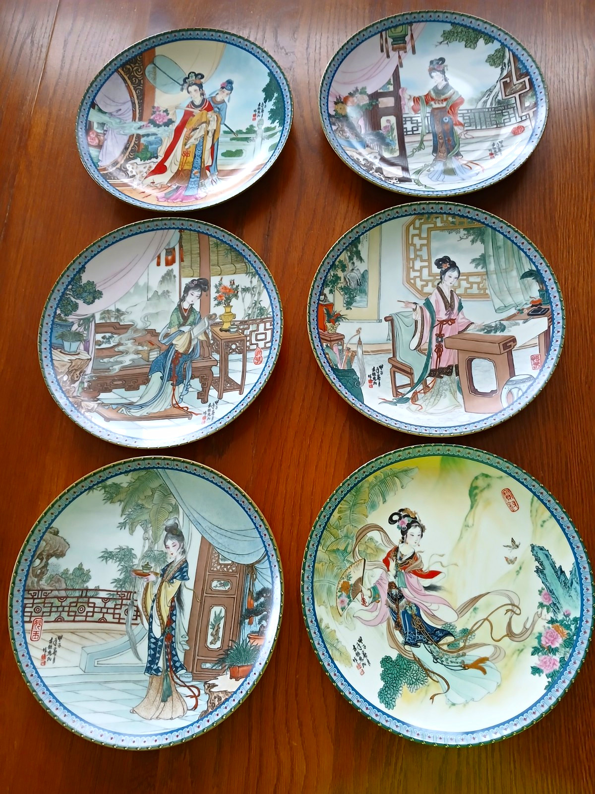 Set of 6 Chinese Decorative Plates  \