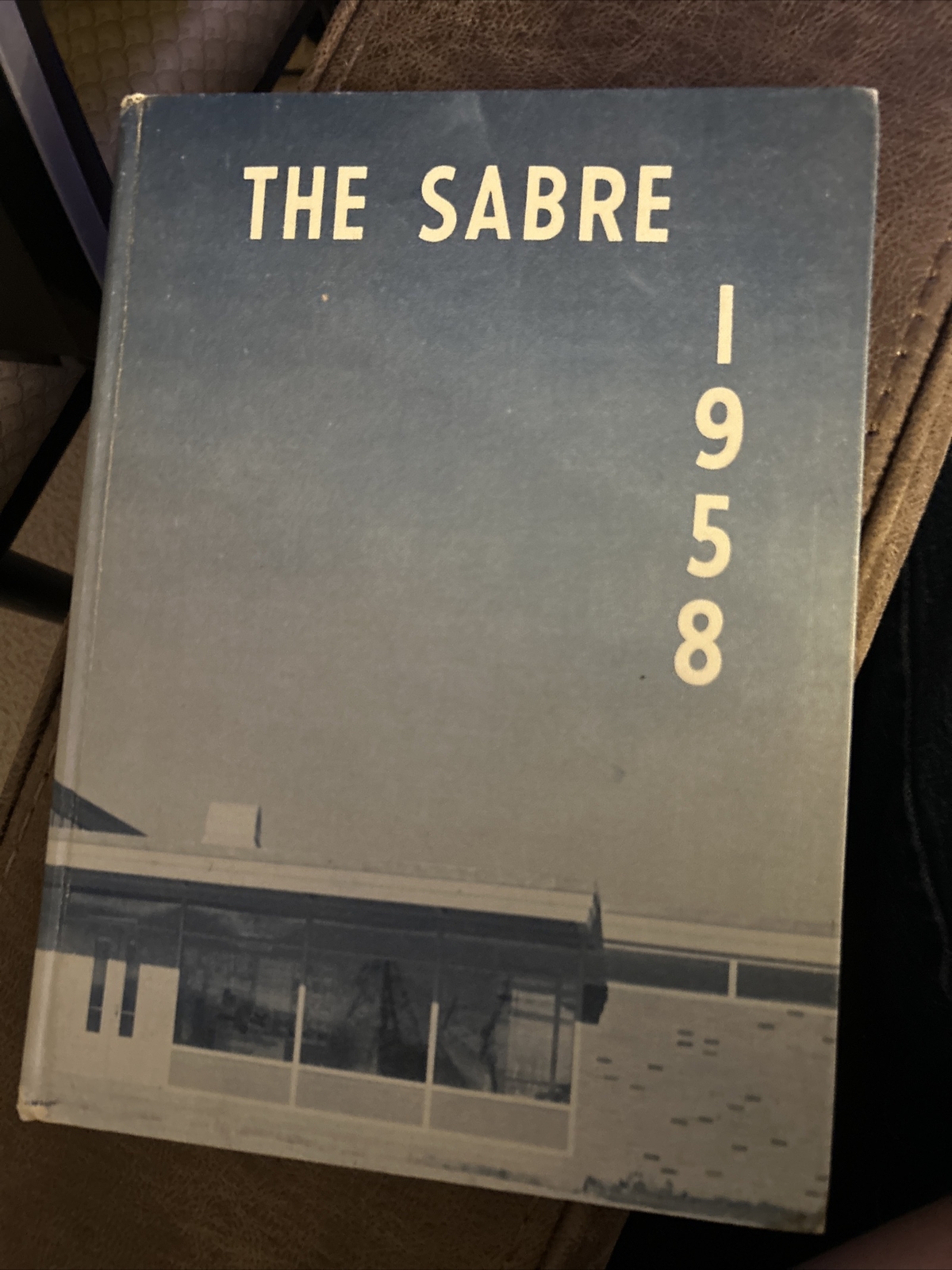 VINTAGE 1958 ESSEX JUNCTION VERMONT THE SABRE YEARBOOK