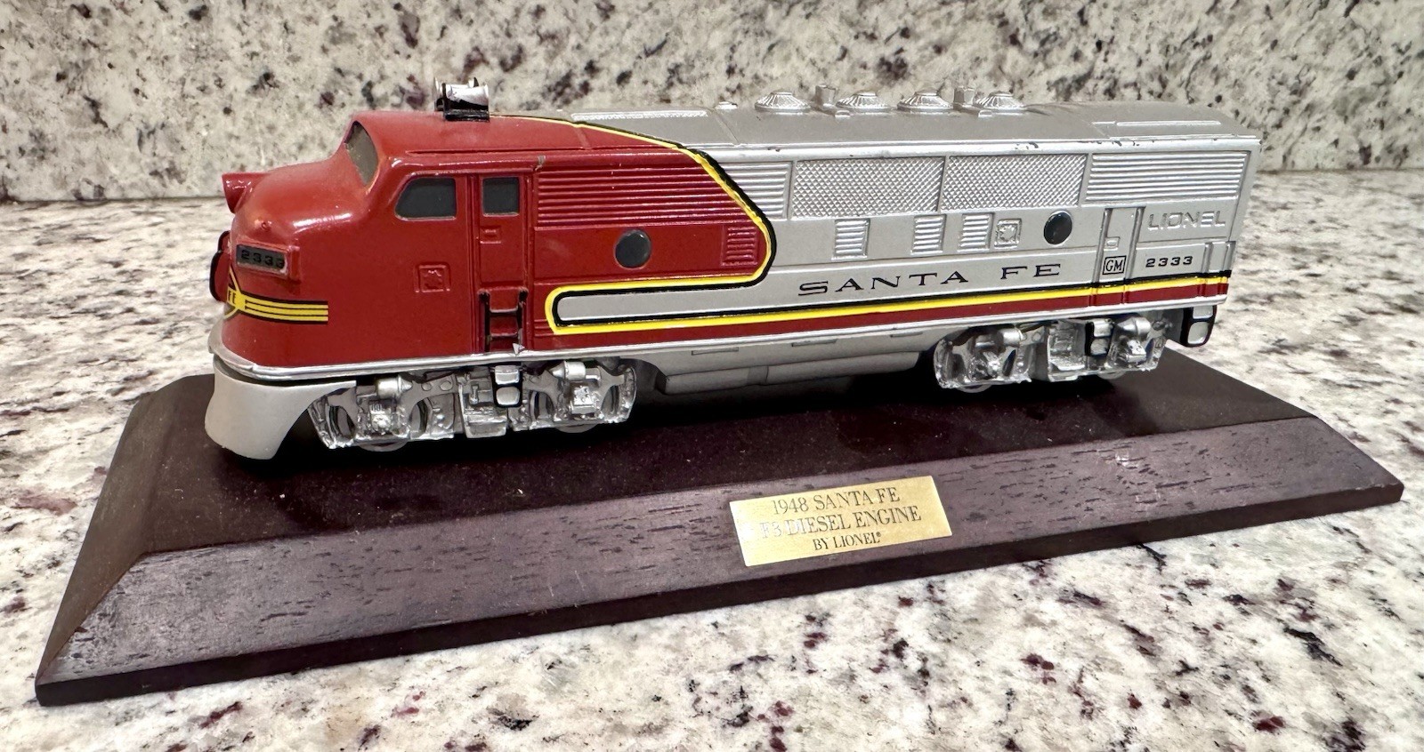 Vintage 1992 Avon Lionel 1948 Santa Fe F3 Diesel Train Engine Pair - 1 Stand