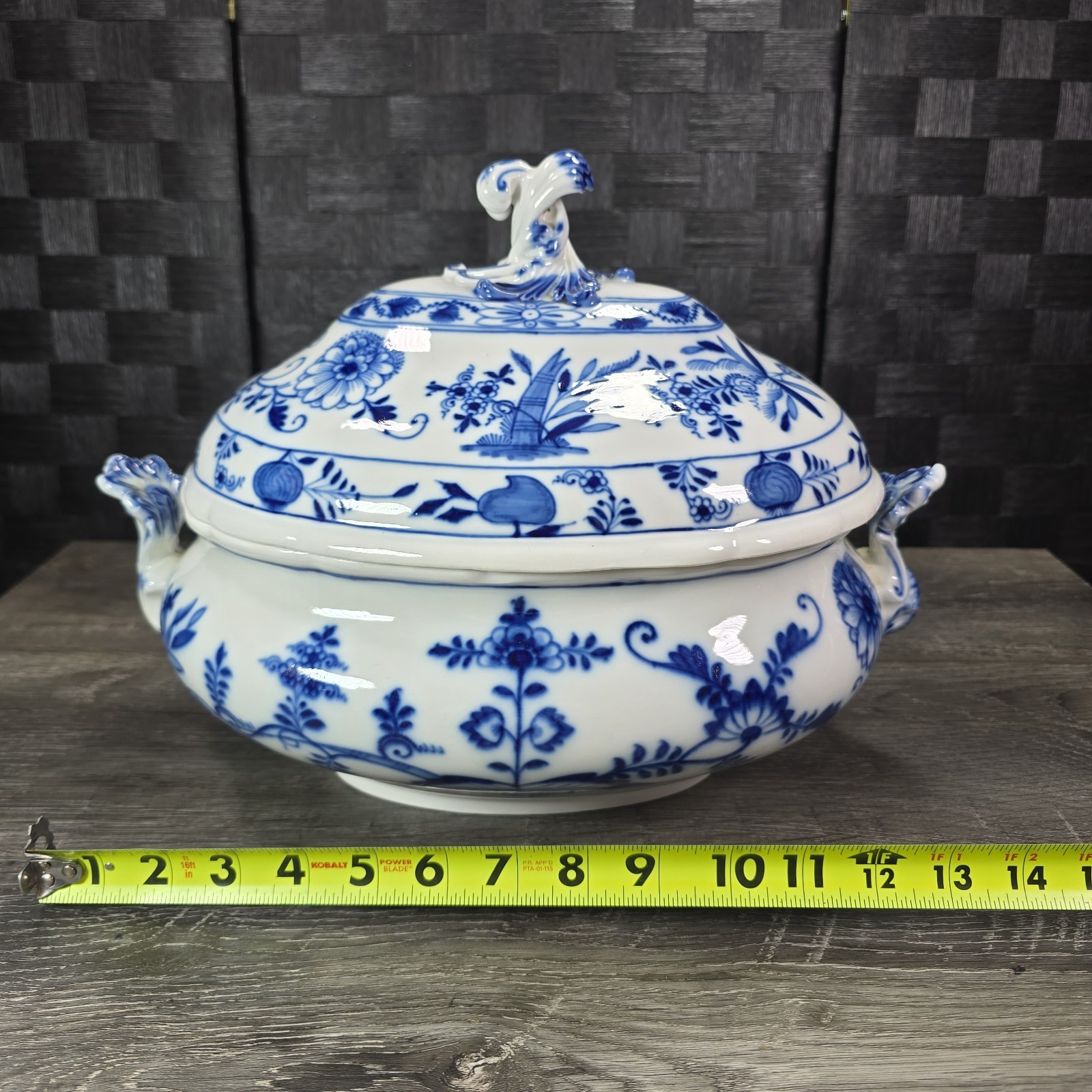 LARGE ANTIQUE GERMAN MEISSEN (1825-1924) BLUE ONION PORCELAIN SOUP TUREEN W/ LID