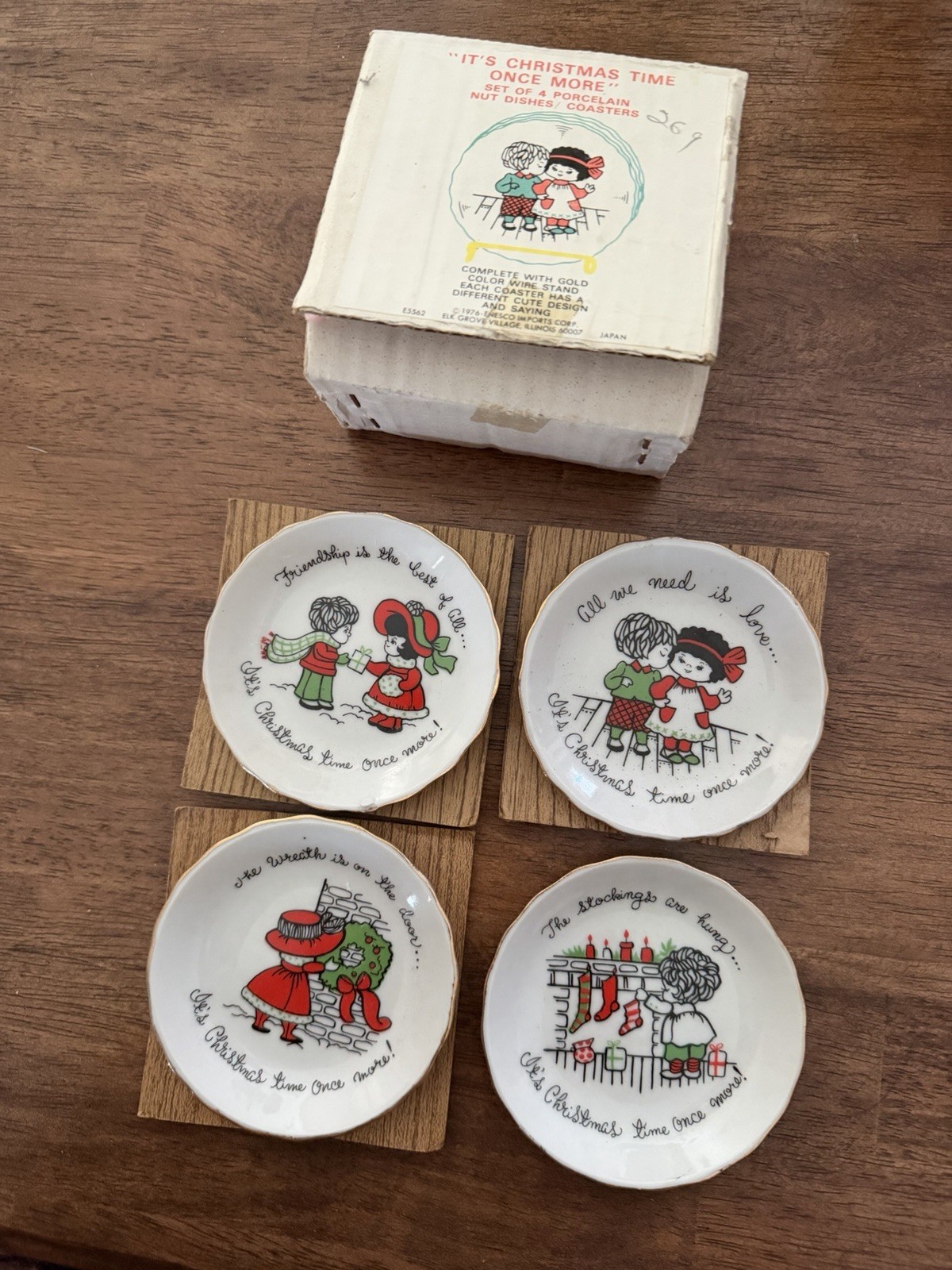VINTAGE 1976 ENESCO MINI CHRISTMAS PLATES new old stock box set of 4 