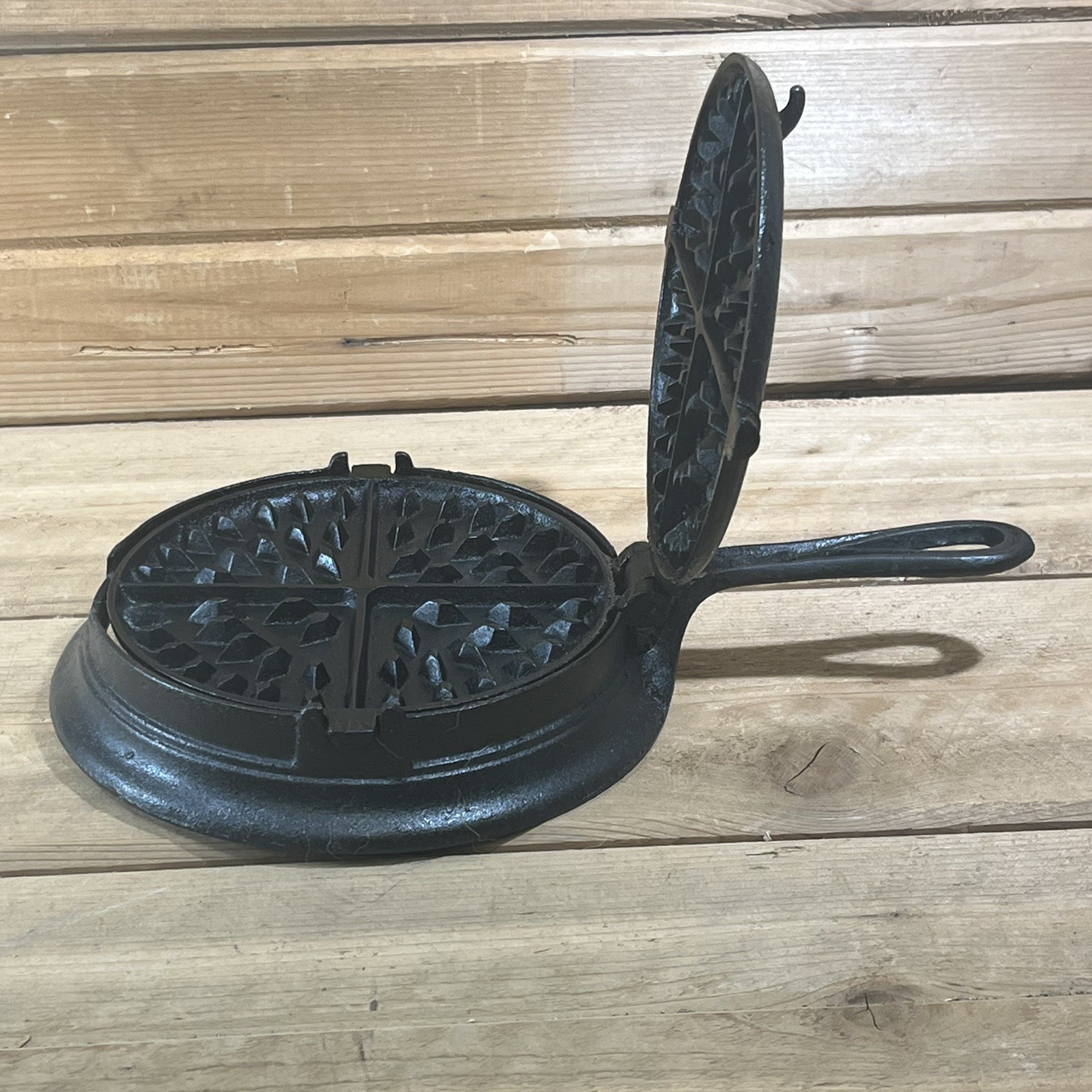 Vintage Cast Iron Diamond Pattern Waffle Iron, 7/8, \