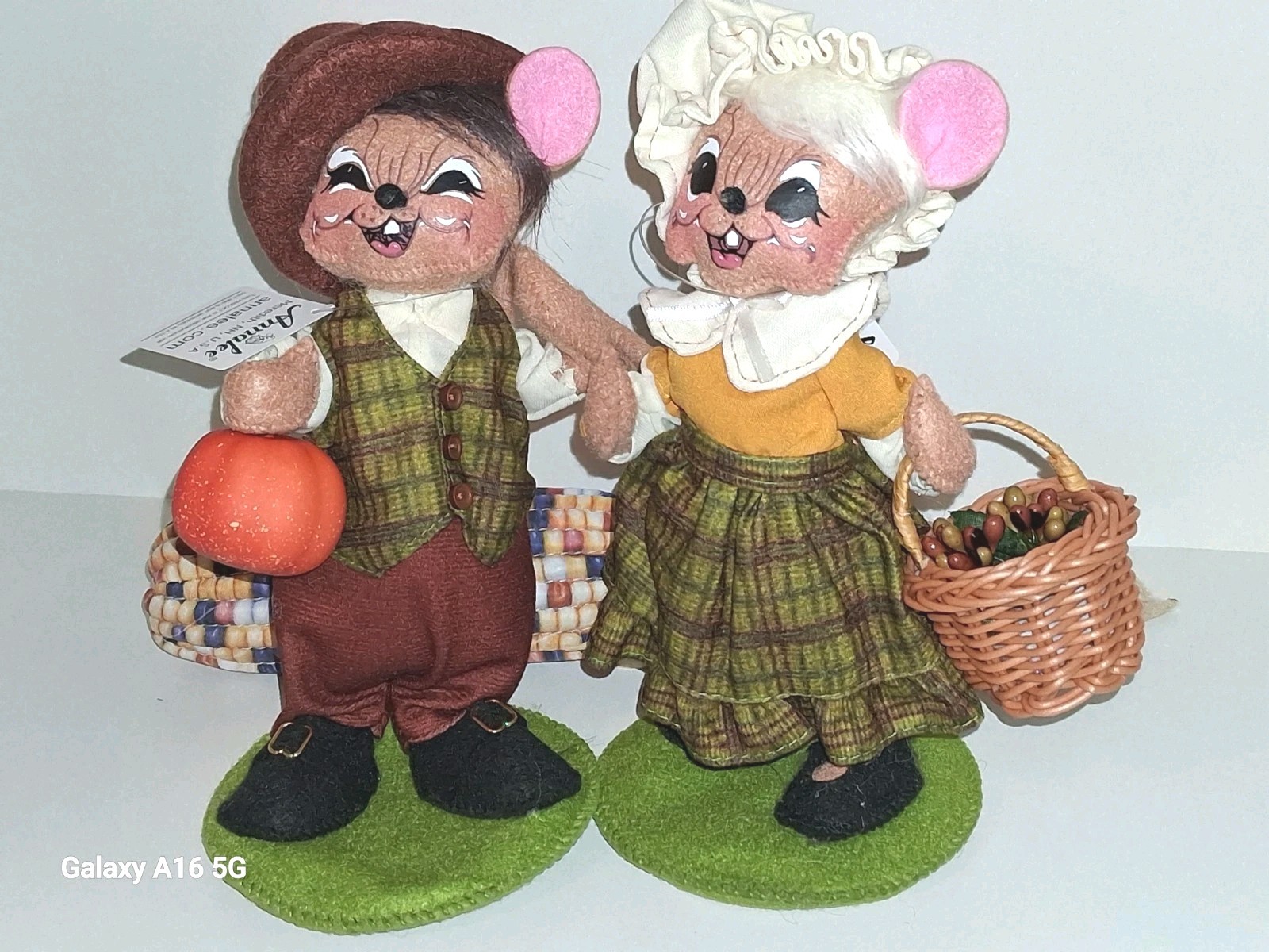 ANNALEE NEW set 2 2025 Thanksgiving Pilgrim Mouse Couple w/ Pumpkin & Basket 6\