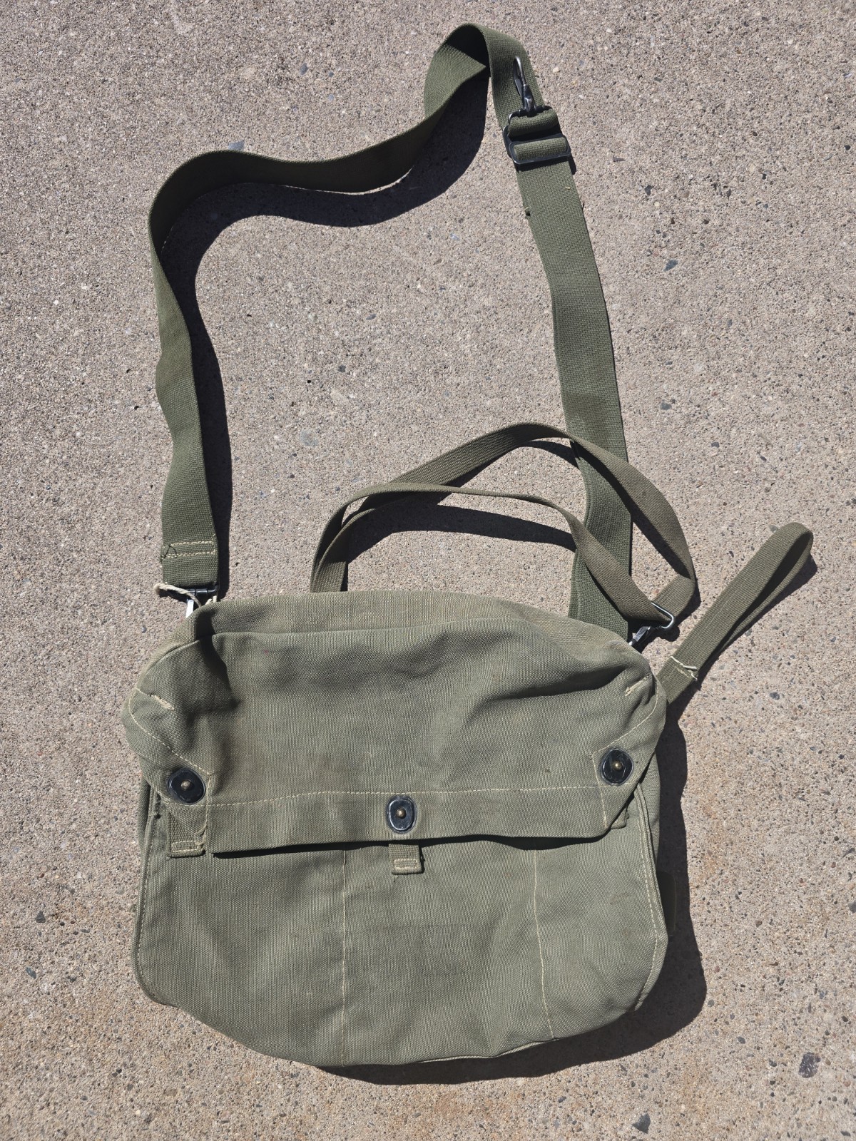 Genuine Vintage US Army Military Lightweight Service Gas Mask Carrying Bag