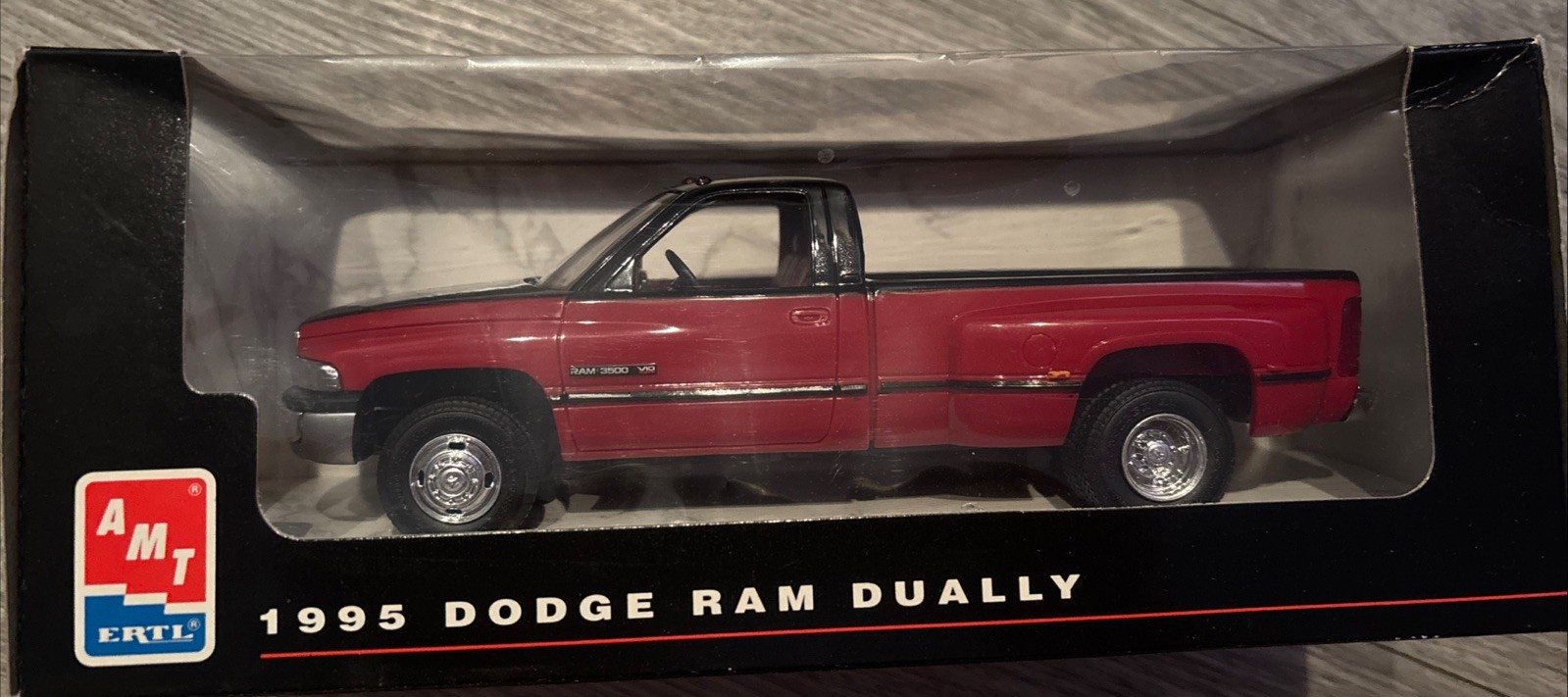 AMT Ertl 1995 Dodge Ram Dually Promo Model Truck Red/Black 1:25 Scale 